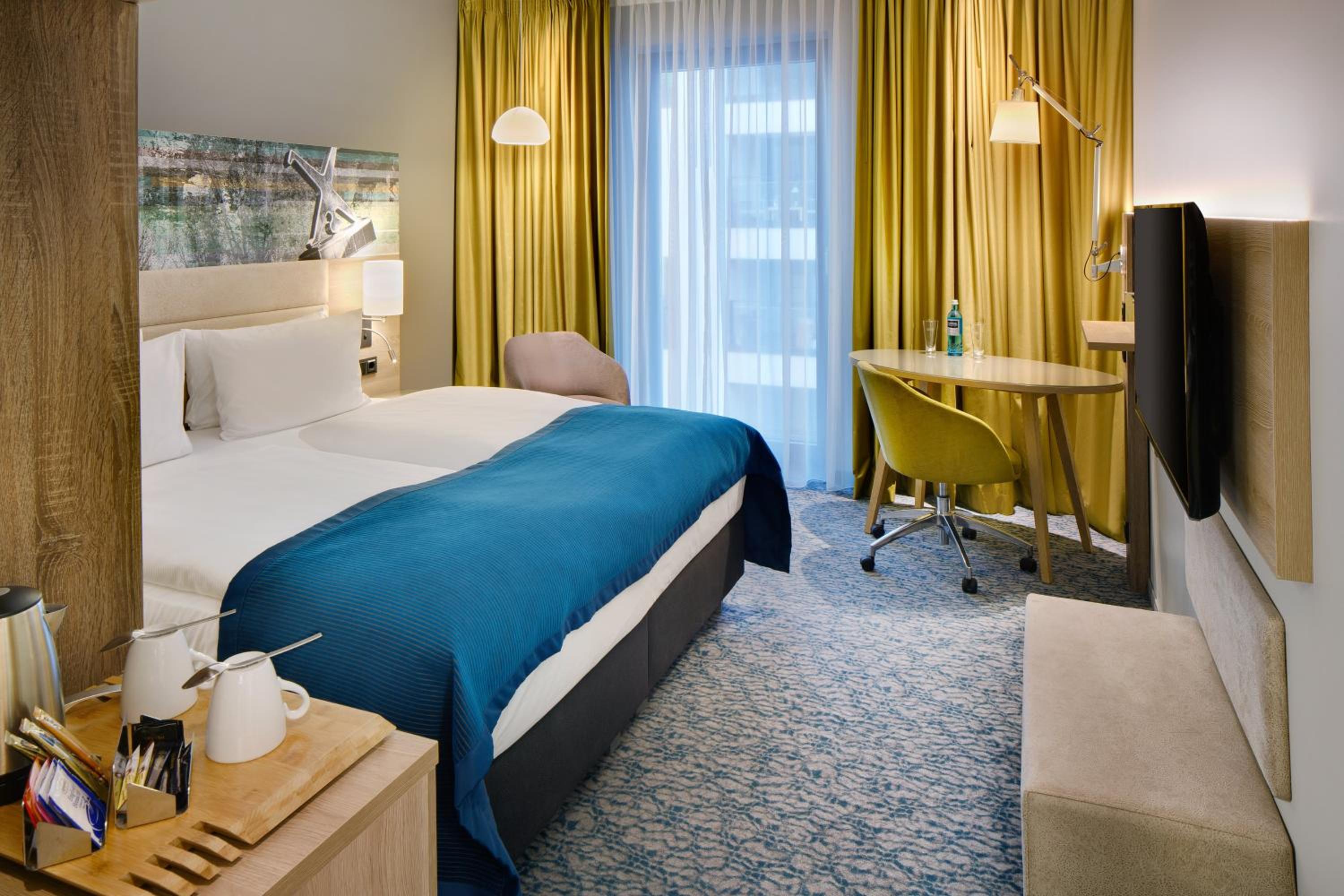 Executive King Room thumbnail 5