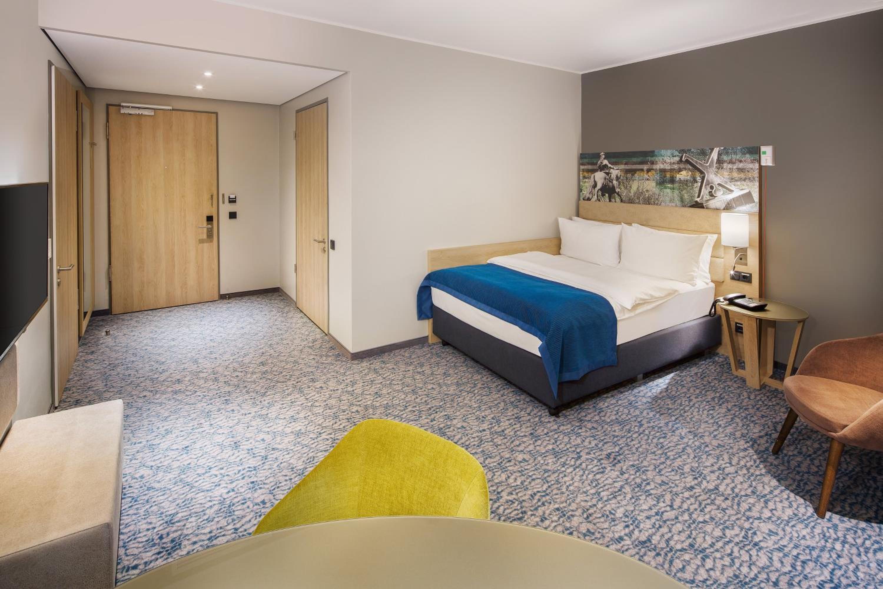 Queen Room - Accessible