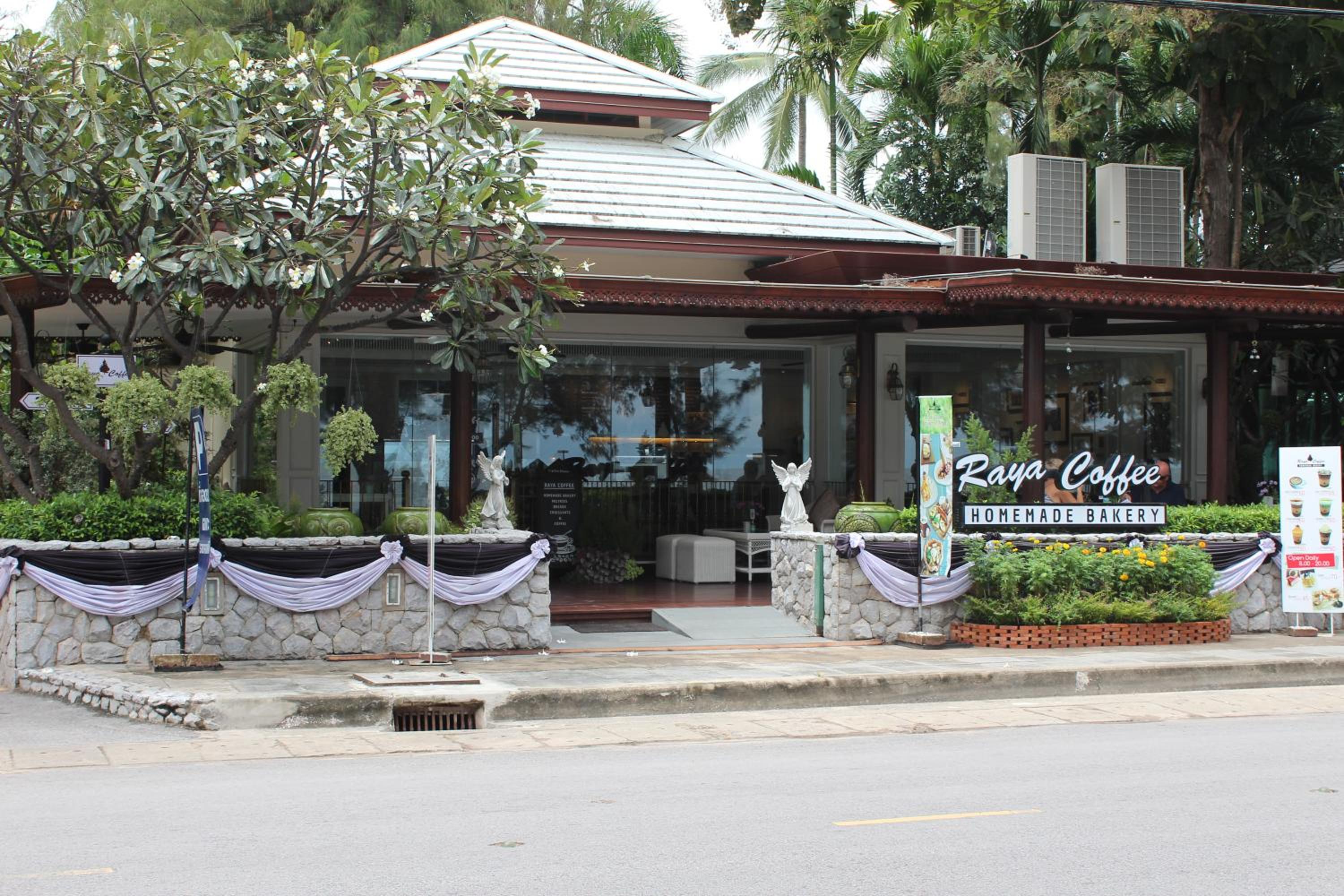 Villa with Private Pool - Photo 22