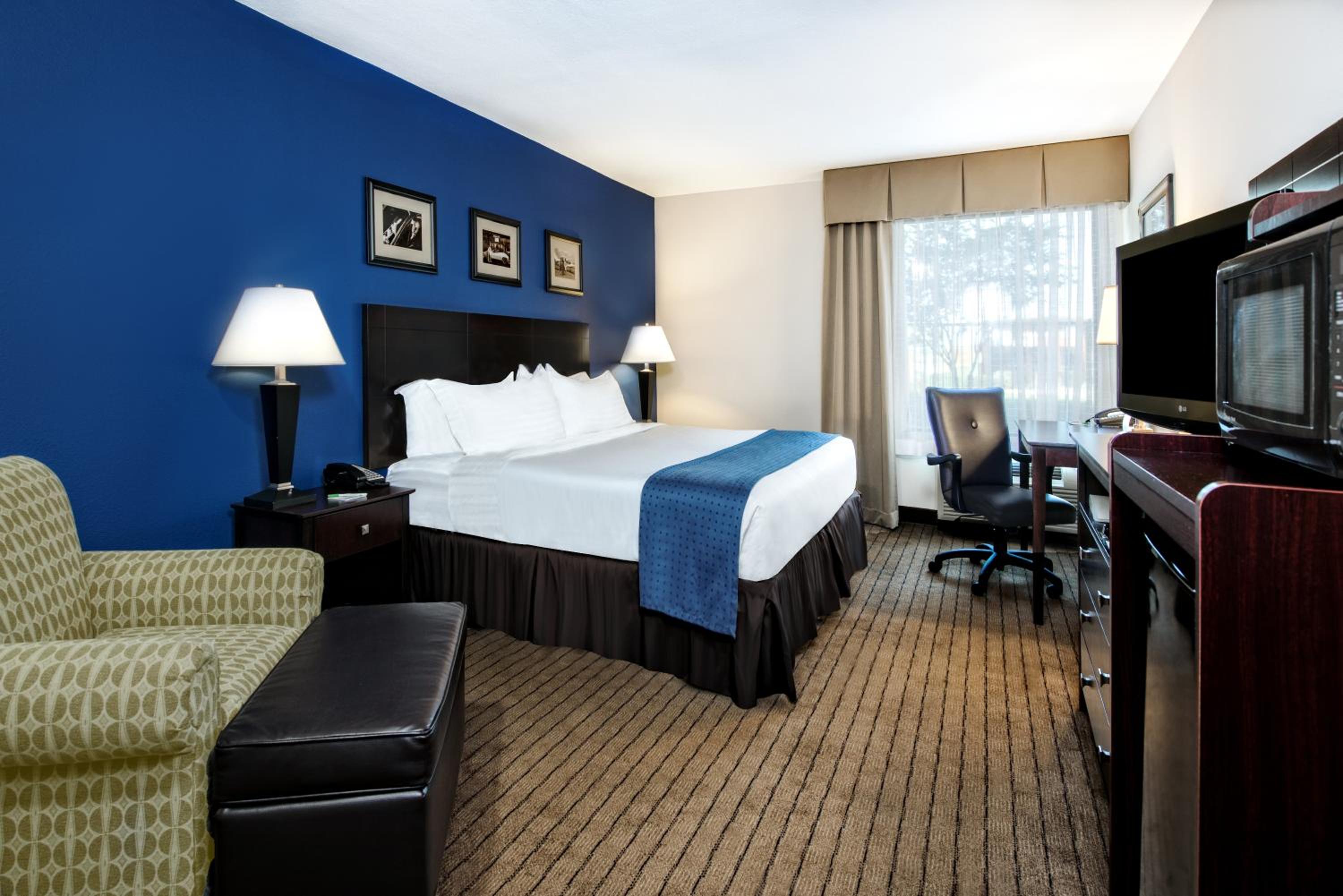 Standard King Room photo 1