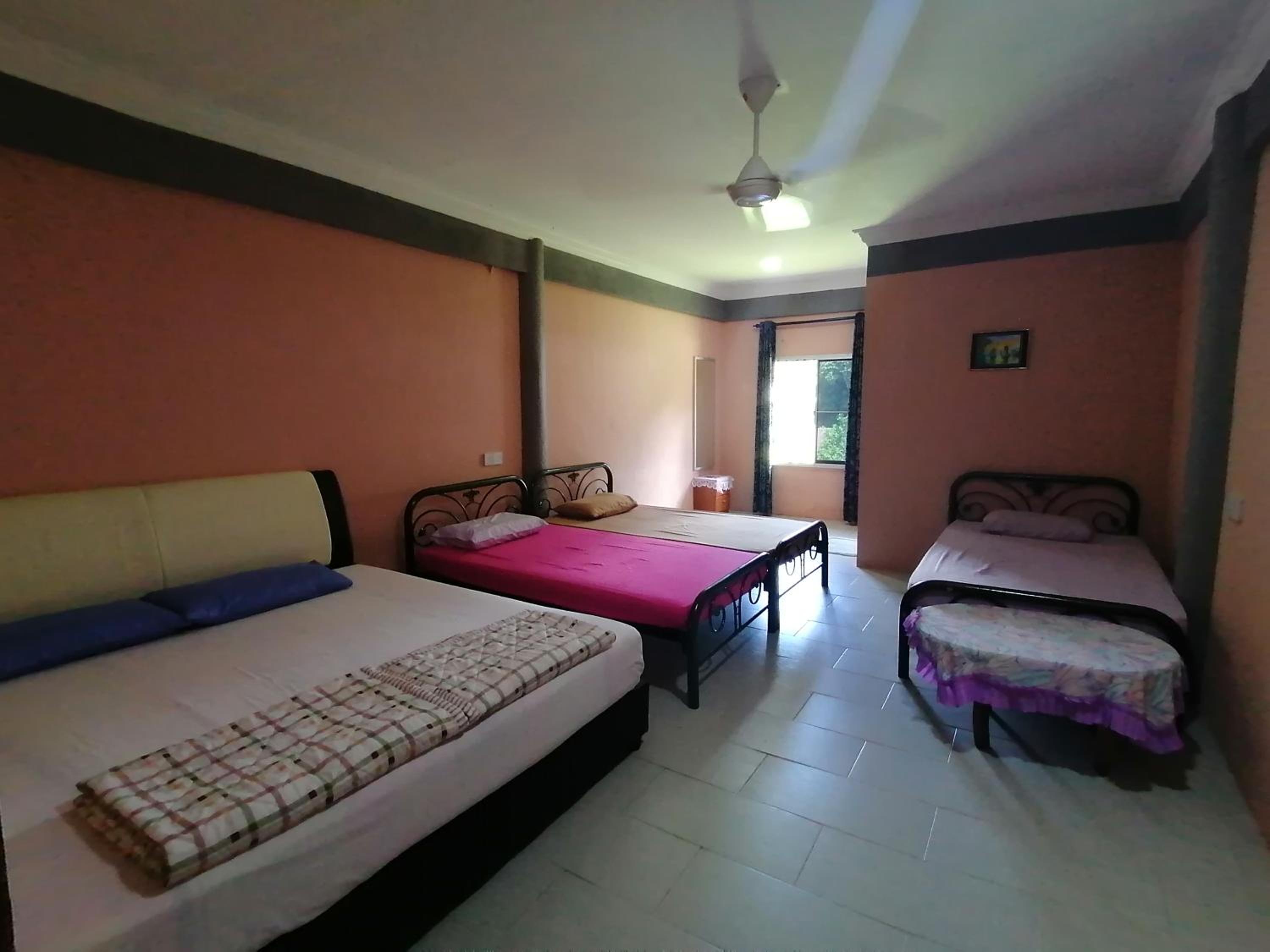 Budget Double Room - Photo 6
