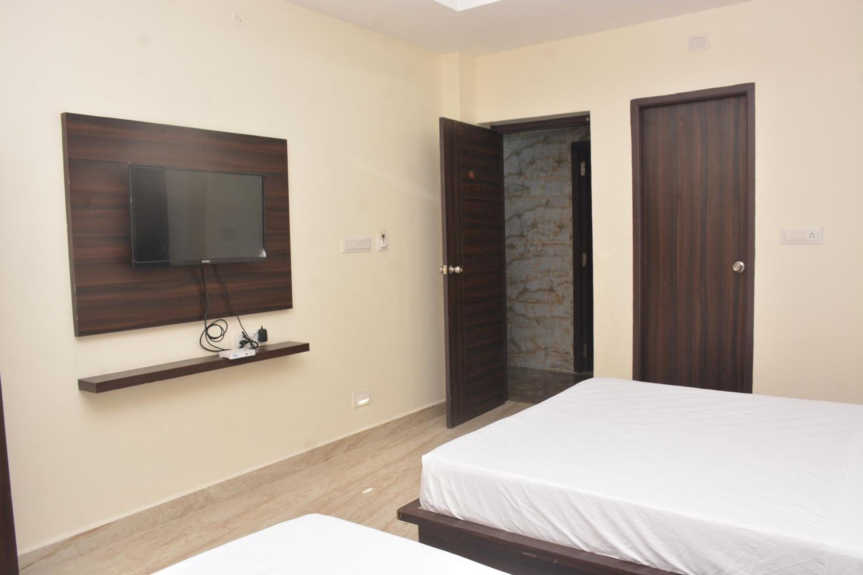 Deluxe Queen Room - Photo 5