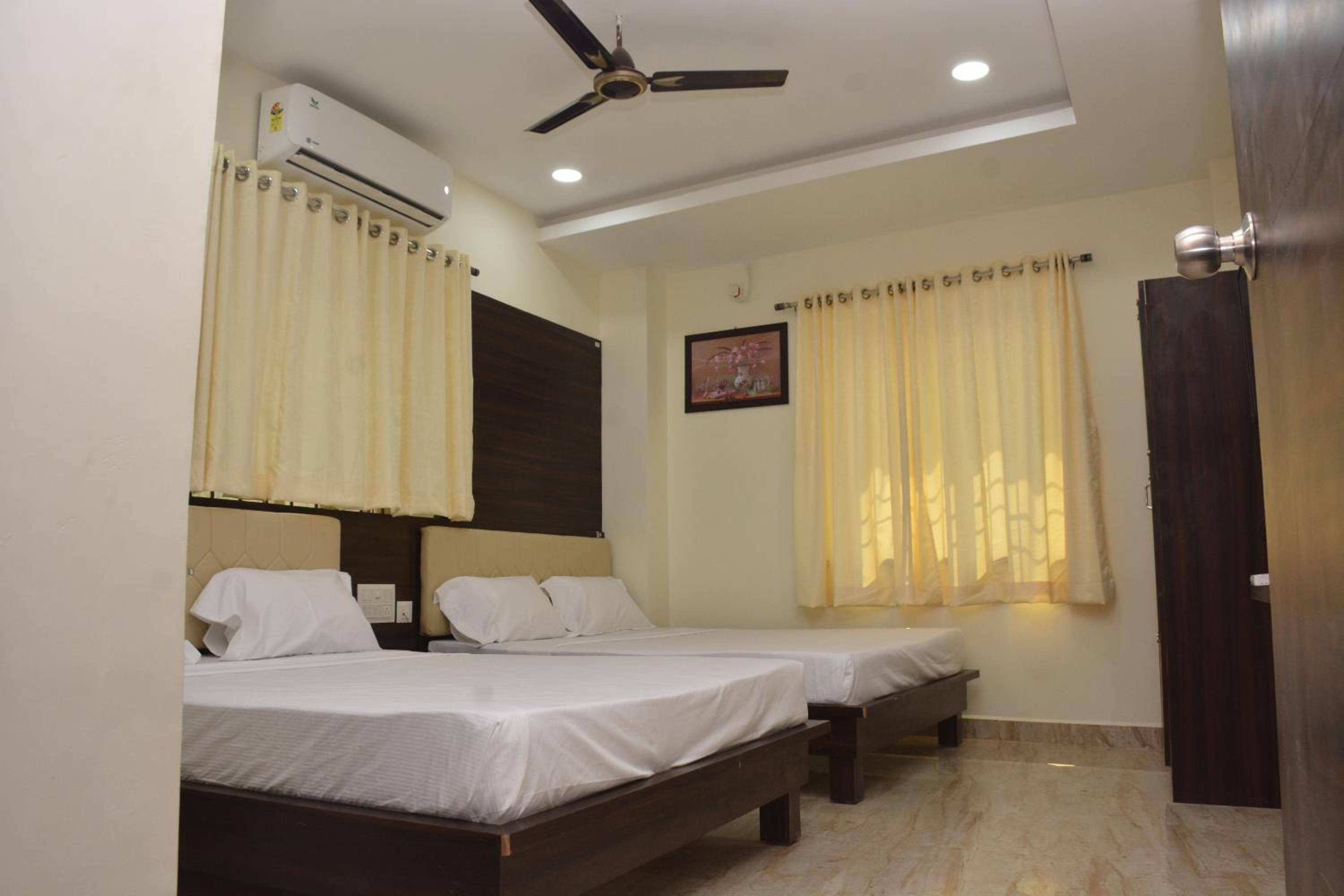 Deluxe Queen Room - Photo 2