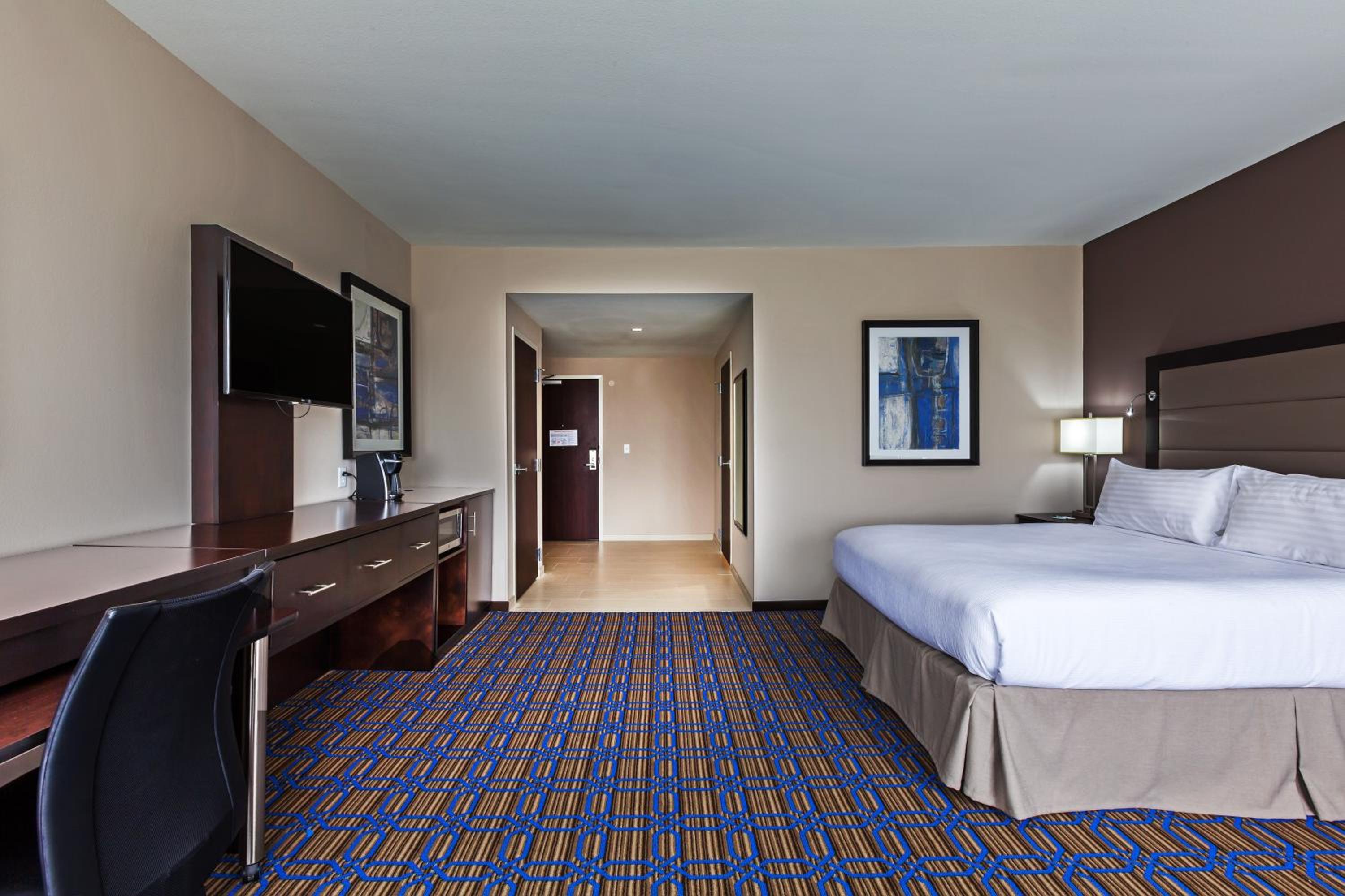 King Room with Tub - Disability Access/Non Smoking photo 1