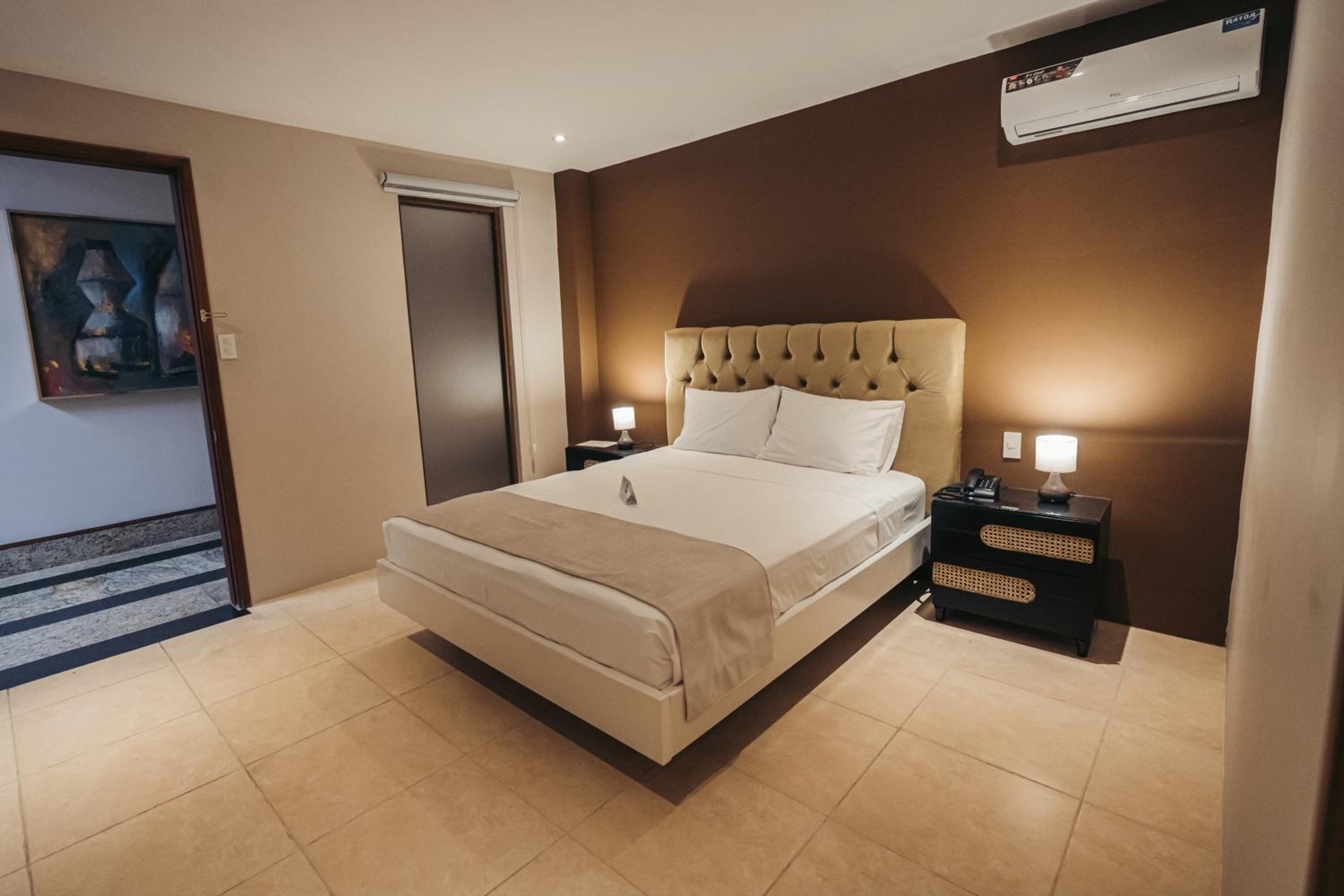 Standard Queen Room photo 3