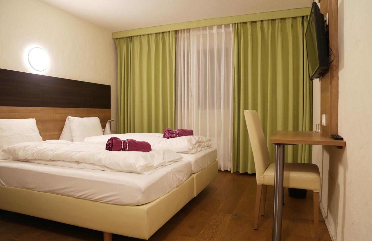 Deluxe Double Room with Balcony and Lake View - Photo 1