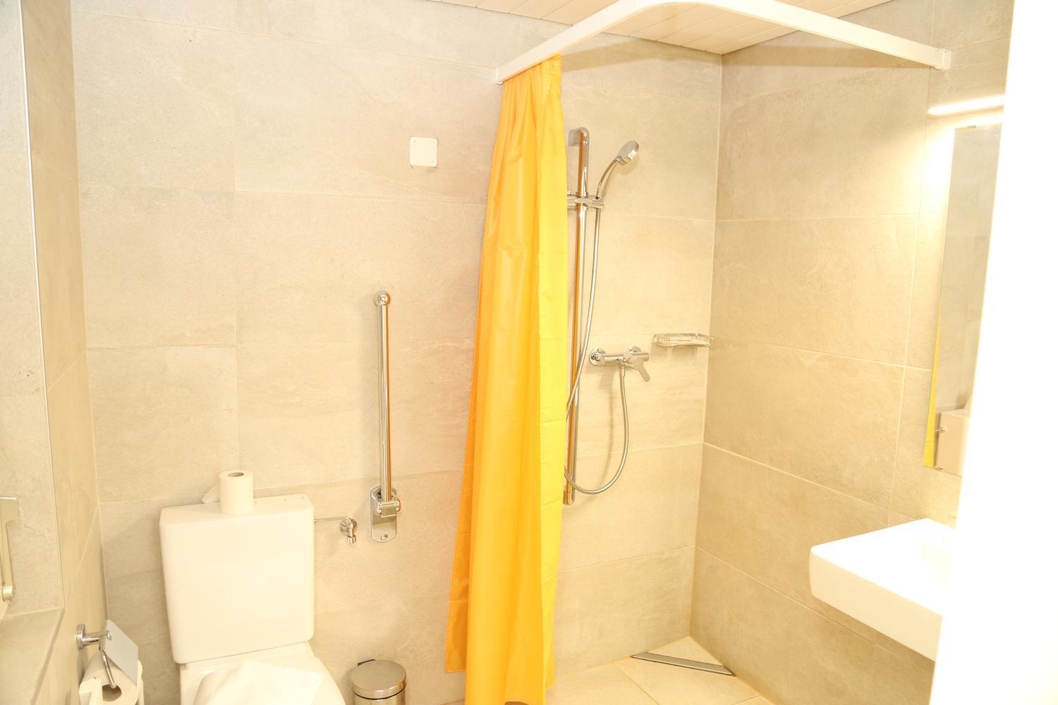 Triple Room - Disability Access - Photo 3