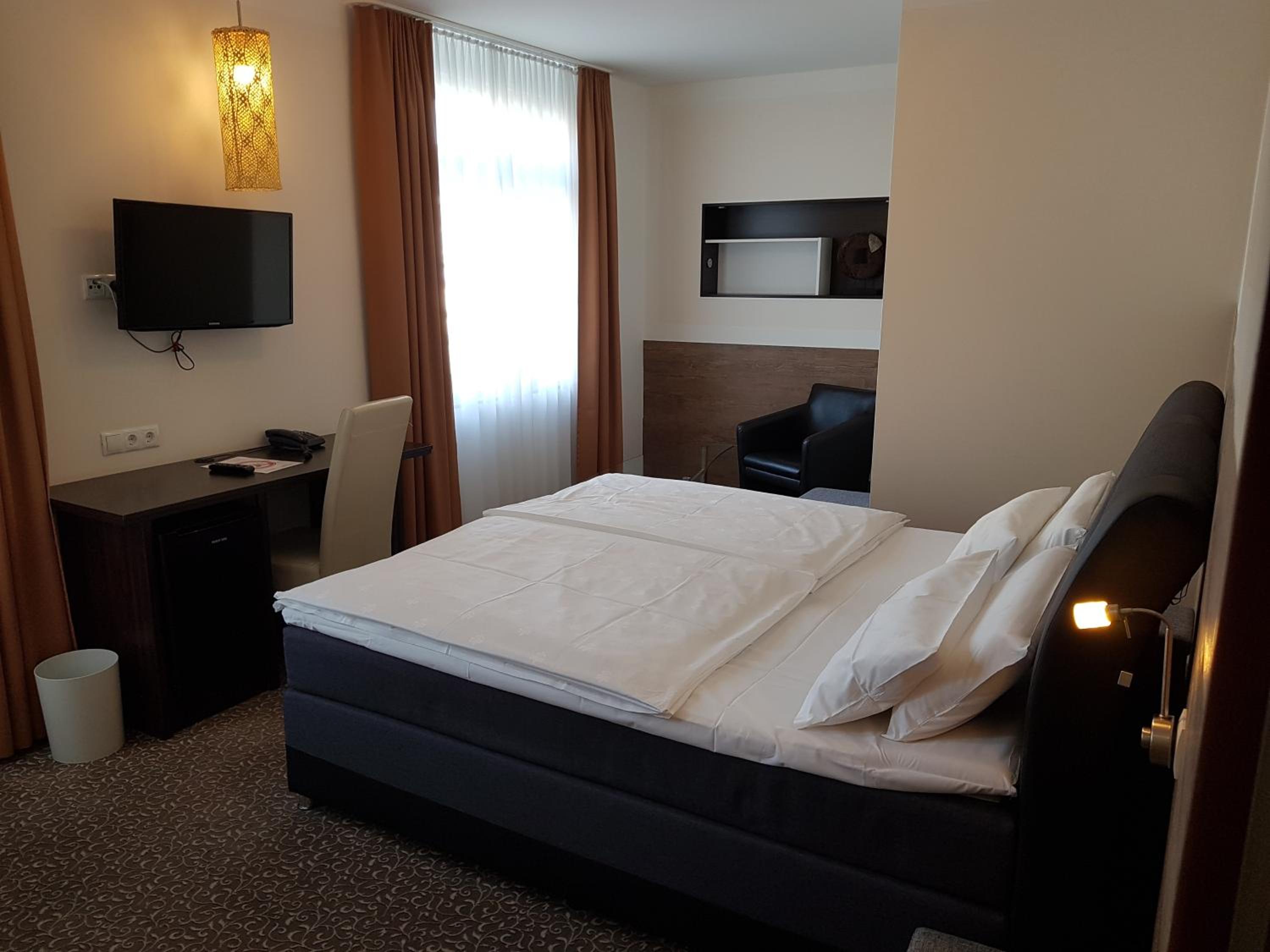 Double Room - Photo 7