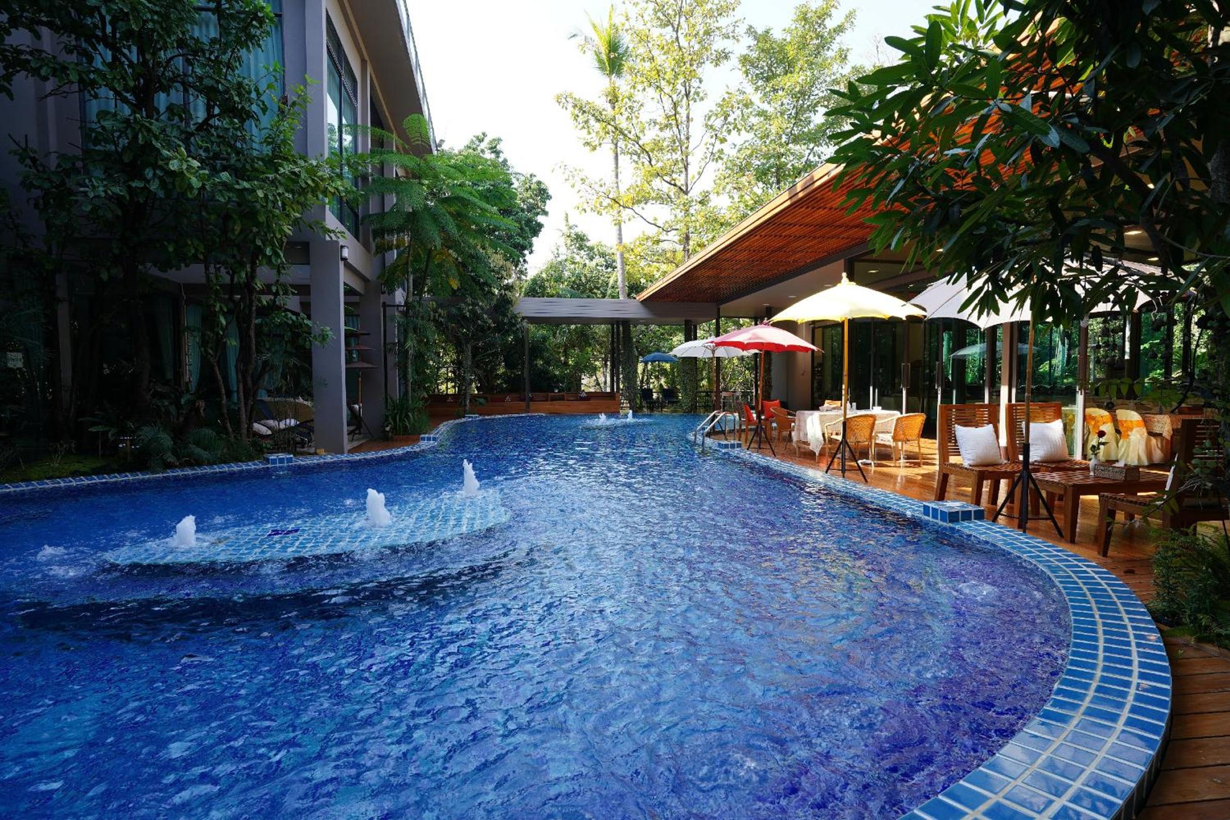 Deluxe Double Room with Pool Access - Photo 11
