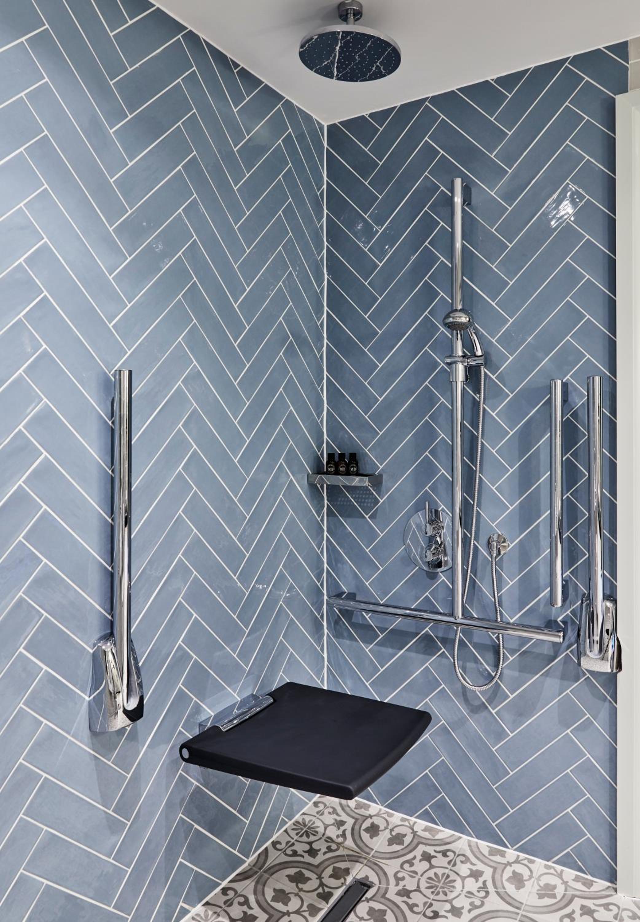 Standard King Room - Disability Access - Photo 2