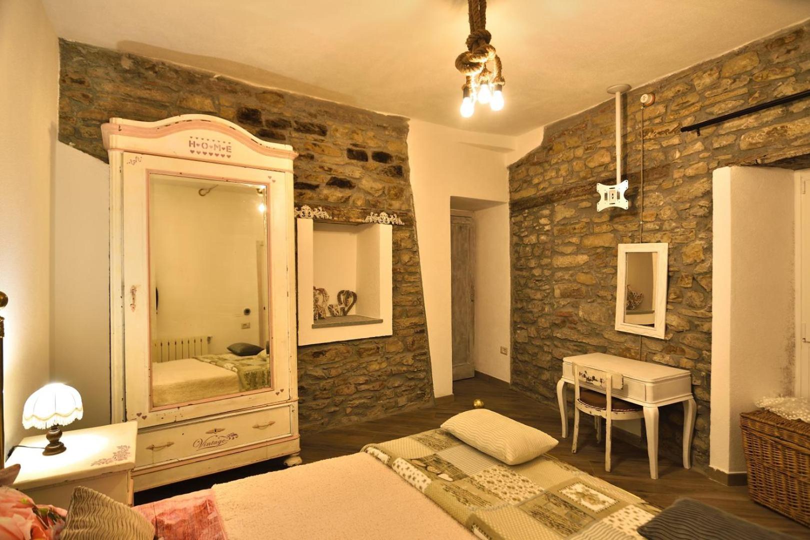 Large Double Room - Photo 7