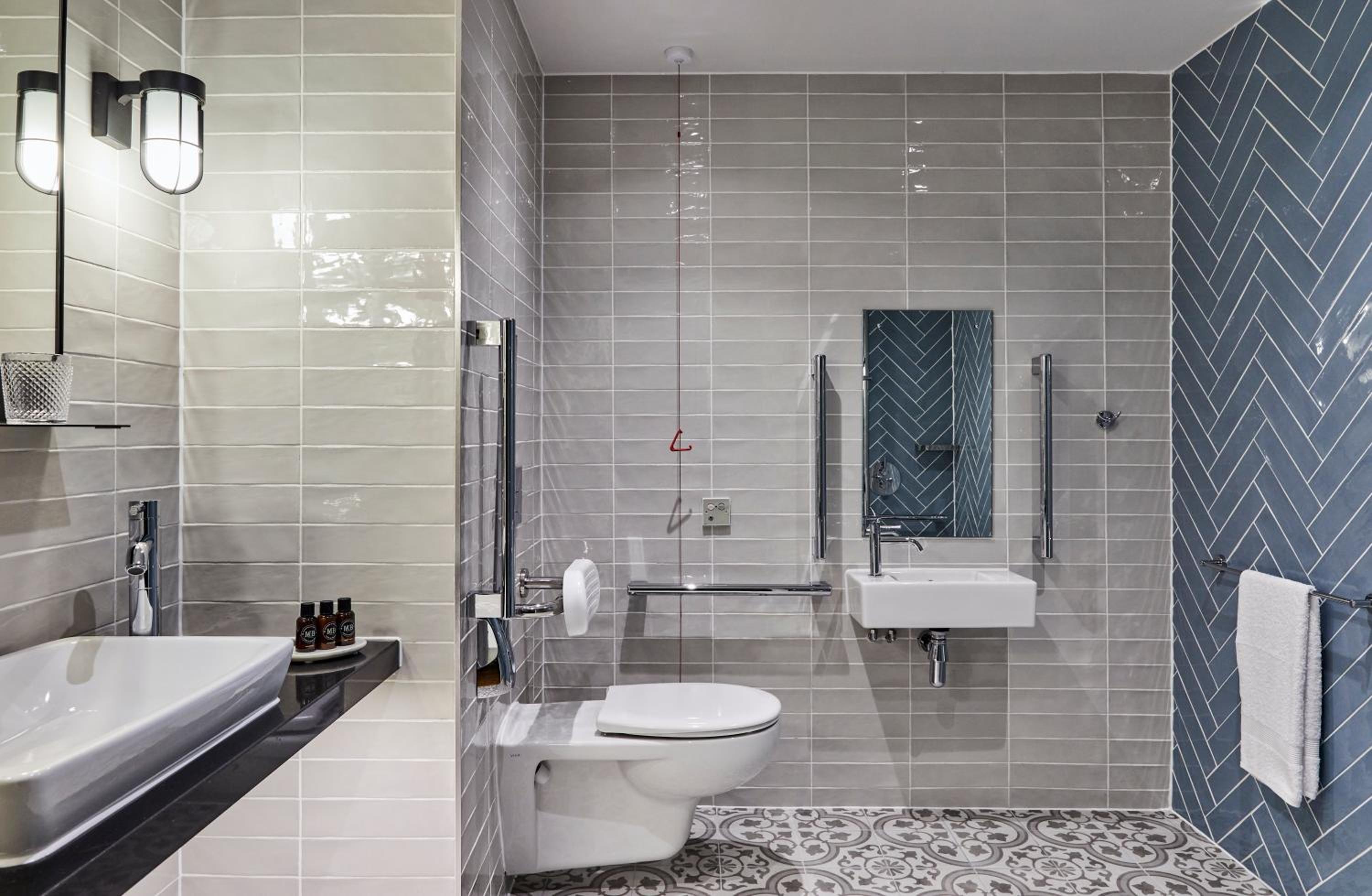 Standard King Room - Disability Access - Photo 4