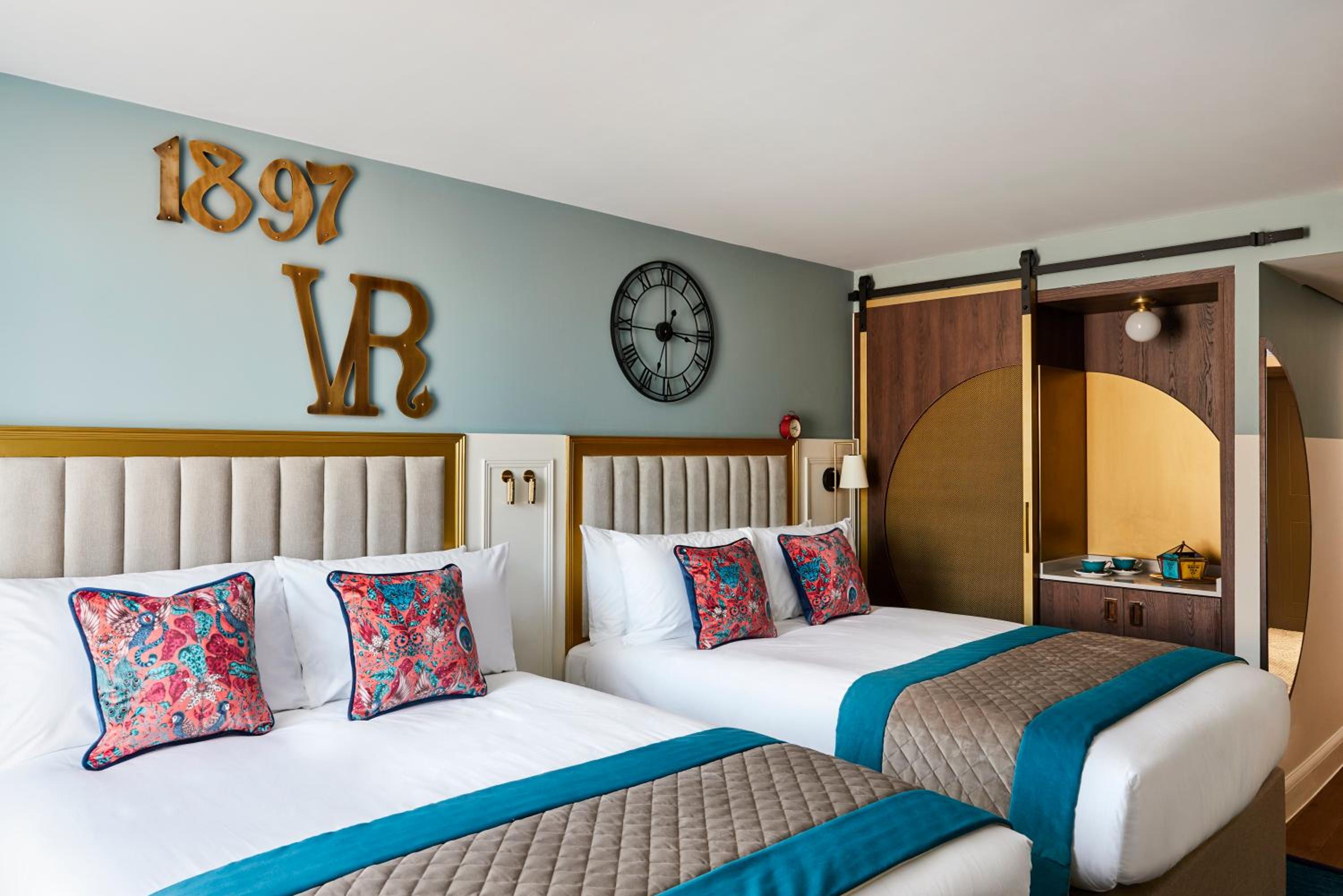 Premium Double Room with Two Double Beds - Photo 4