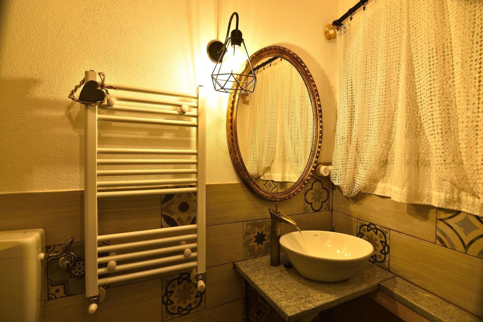 Large Double Room - Photo 3
