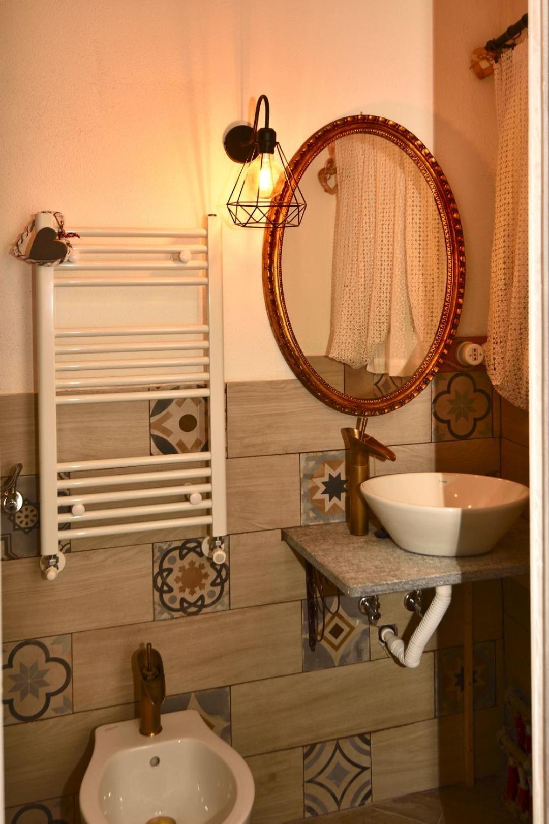 Large Double Room - Photo 5