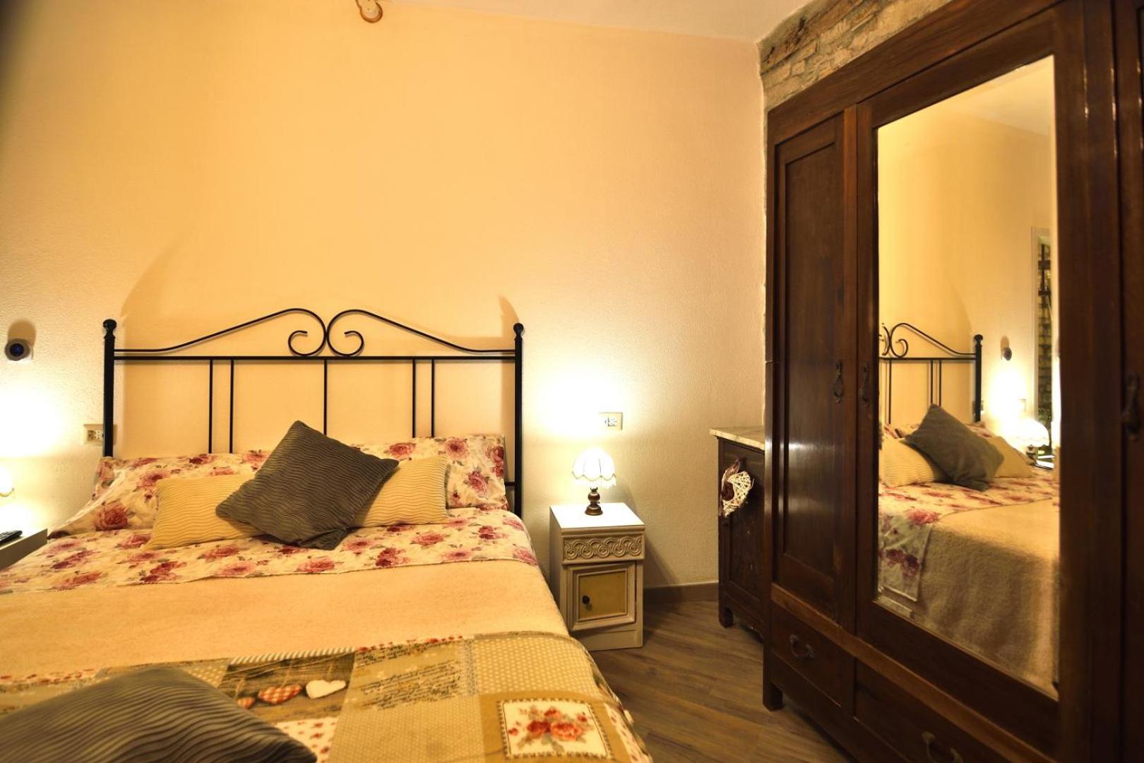 Deluxe Double Room with Balcony - Photo 22