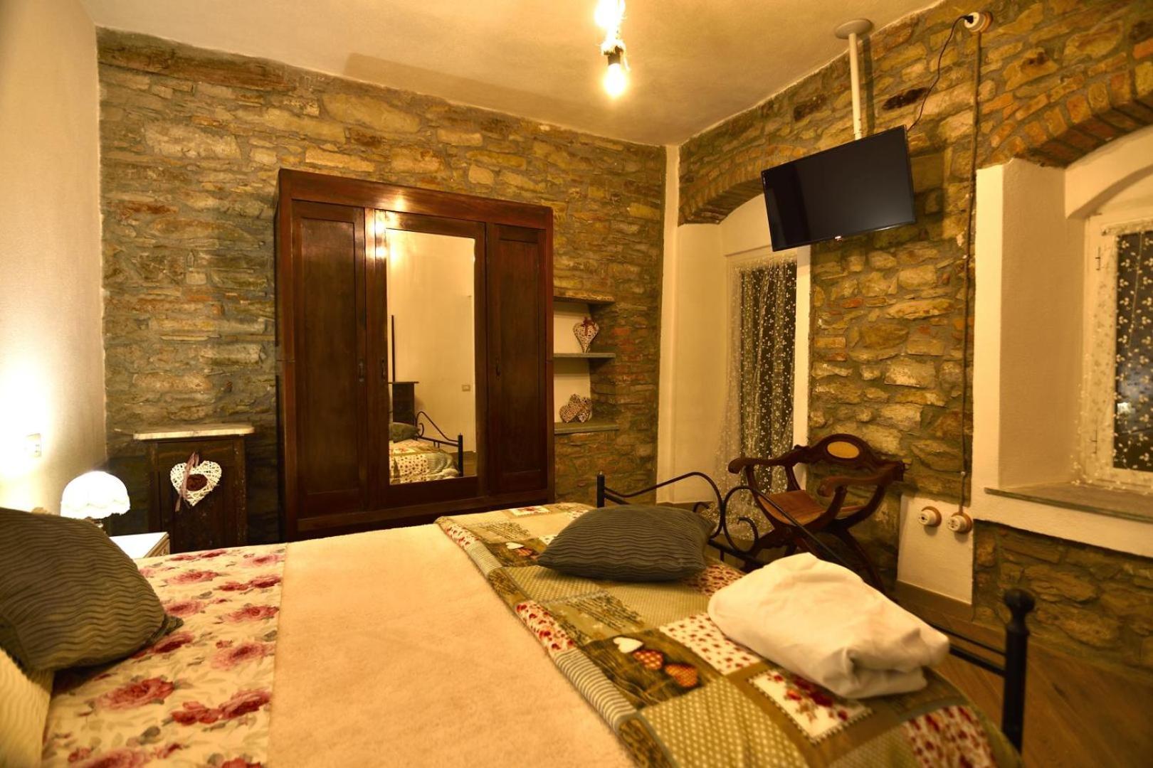 Deluxe Double Room with Balcony - Photo 20