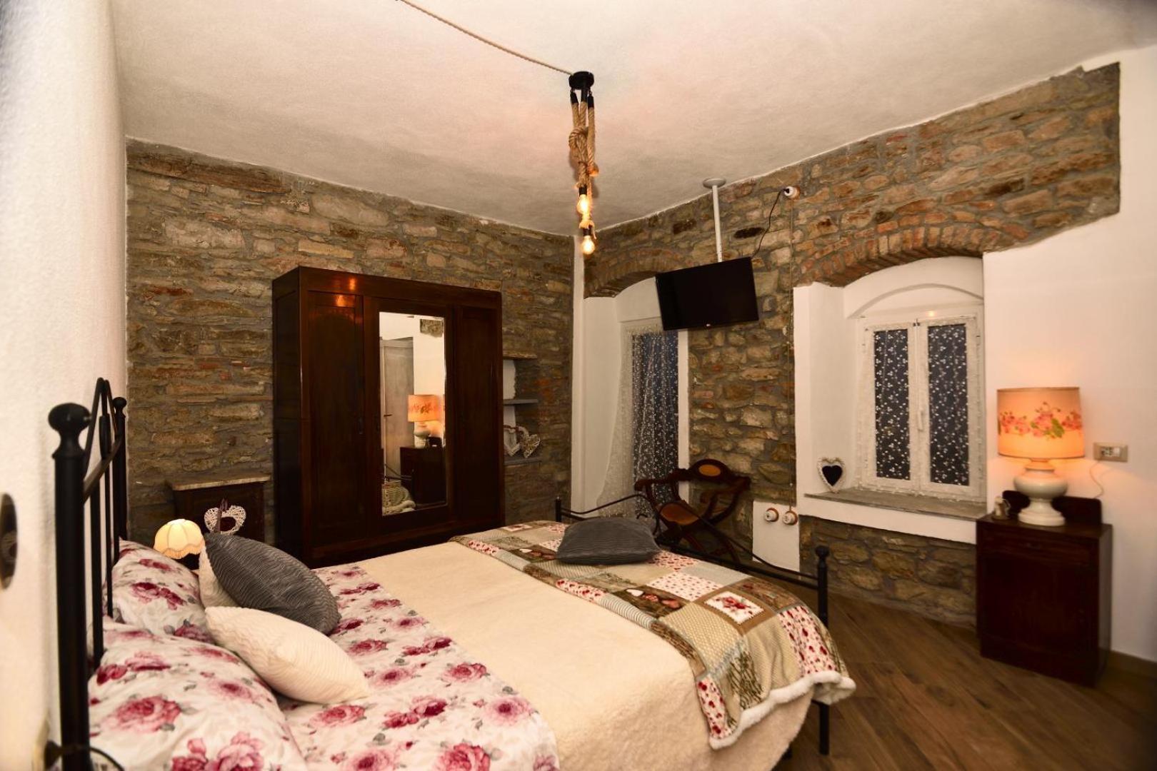 Deluxe Double Room with Balcony - Photo 16