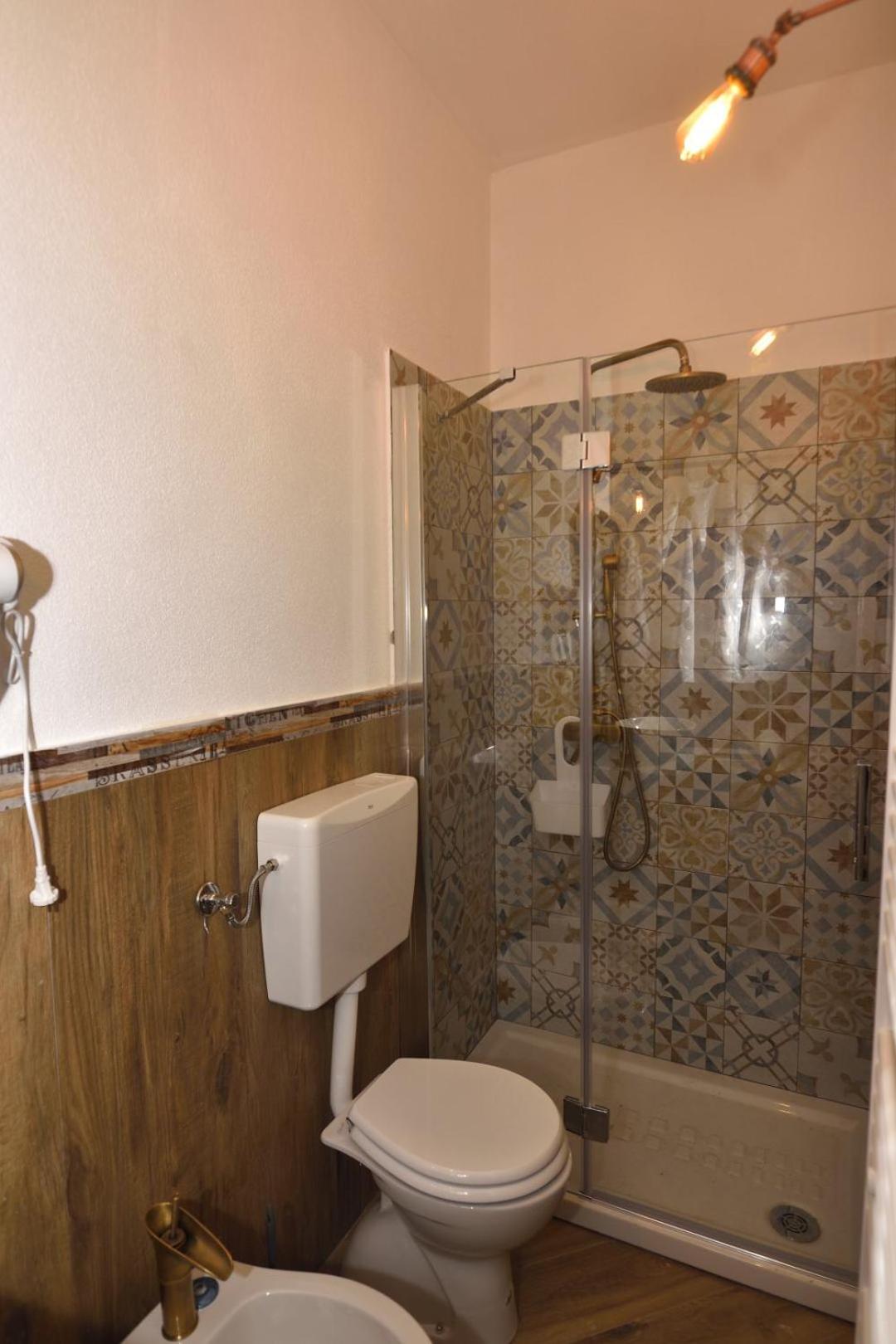 Deluxe Double Room with Balcony - Photo 24
