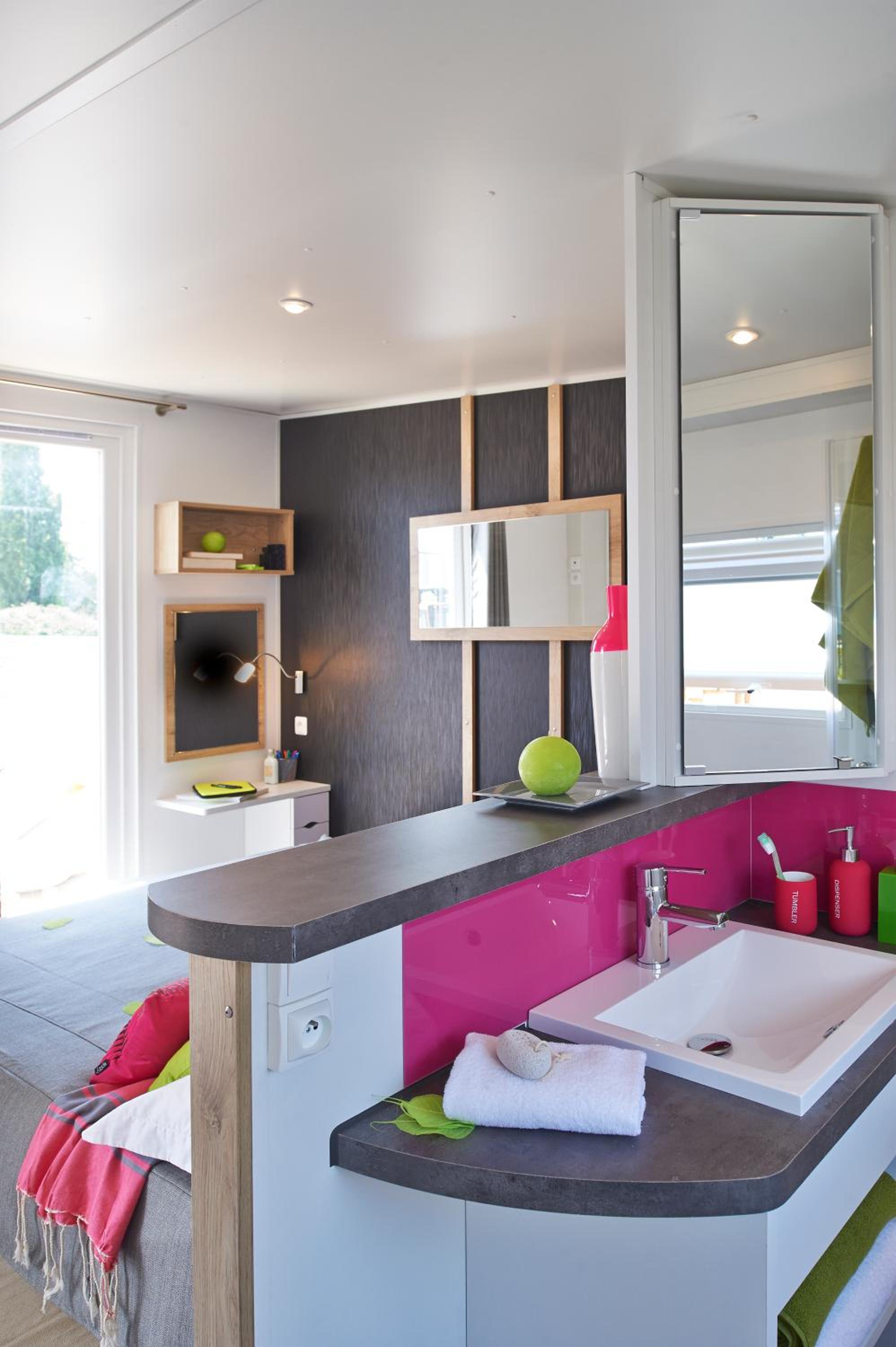 Mobile Home (6-8 people) photo 2