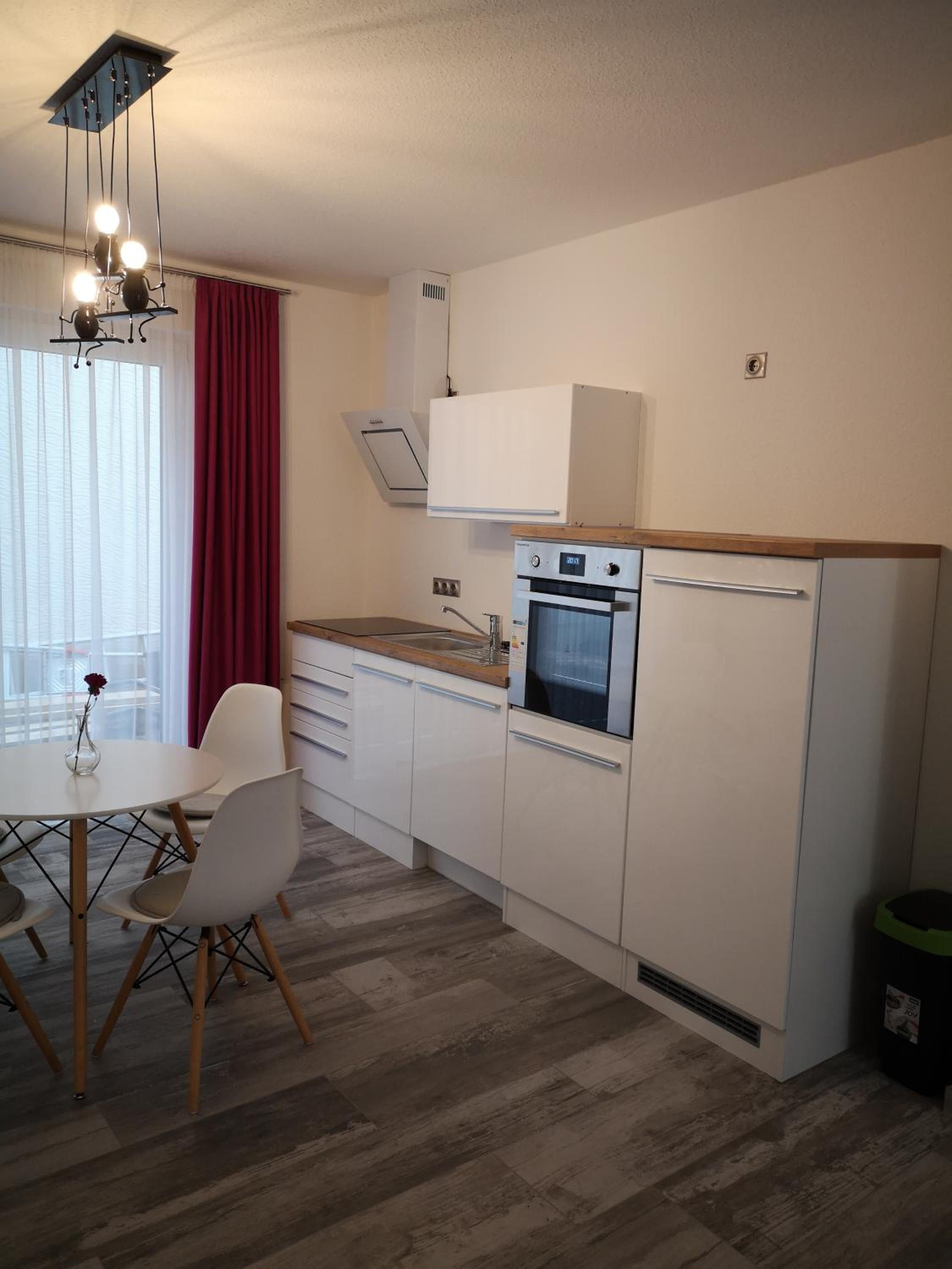 One-Bedroom Apartment - Photo 2