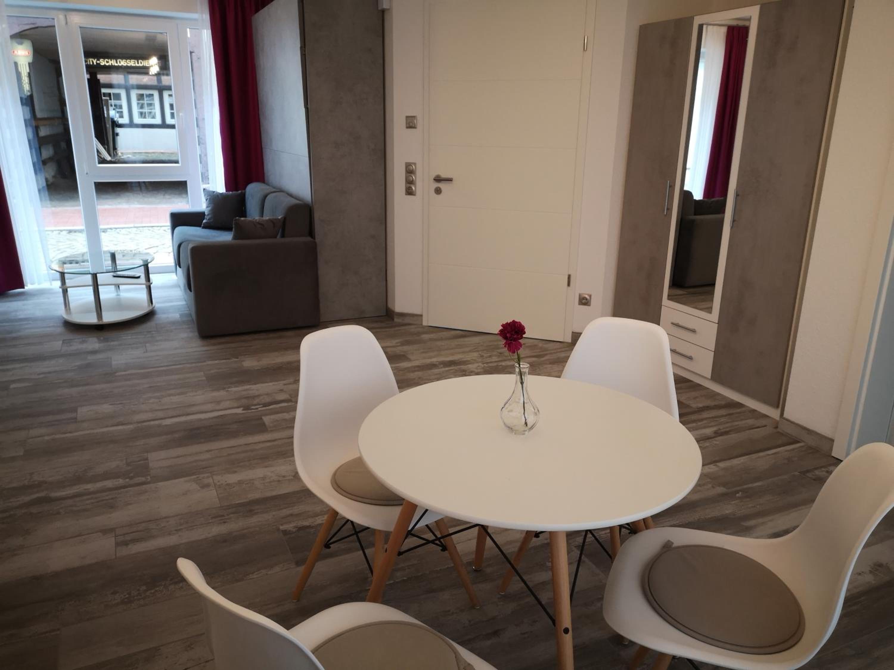 One-Bedroom Apartment - Photo 3