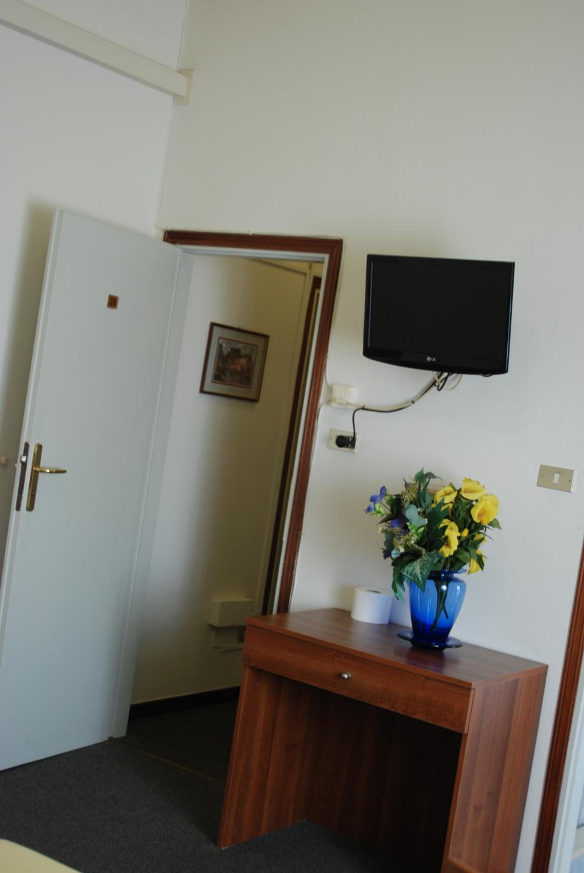 Triple Room - Photo 12