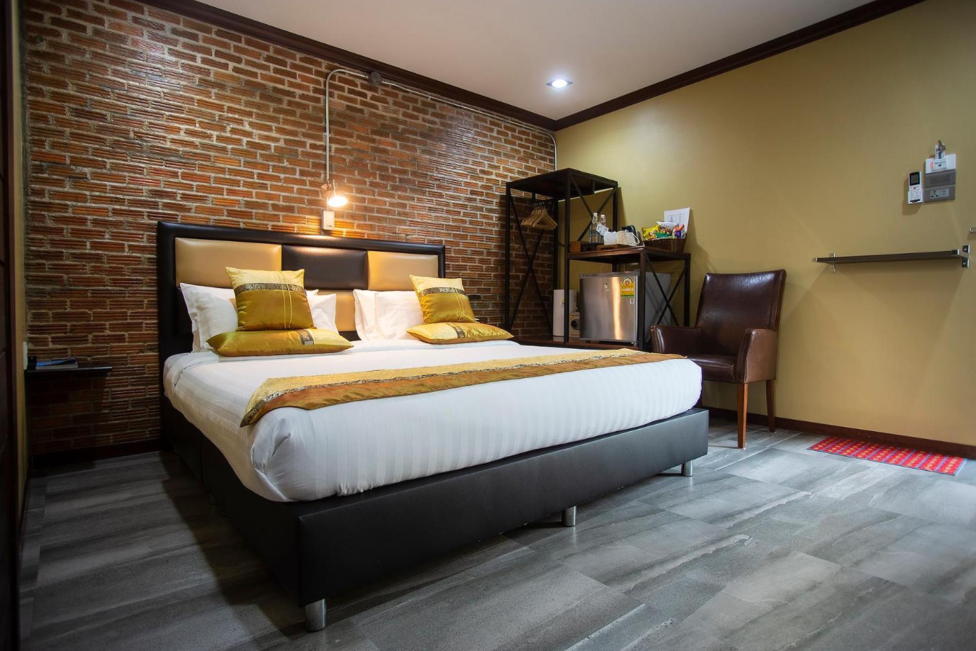 Deluxe King Room - Photo 1