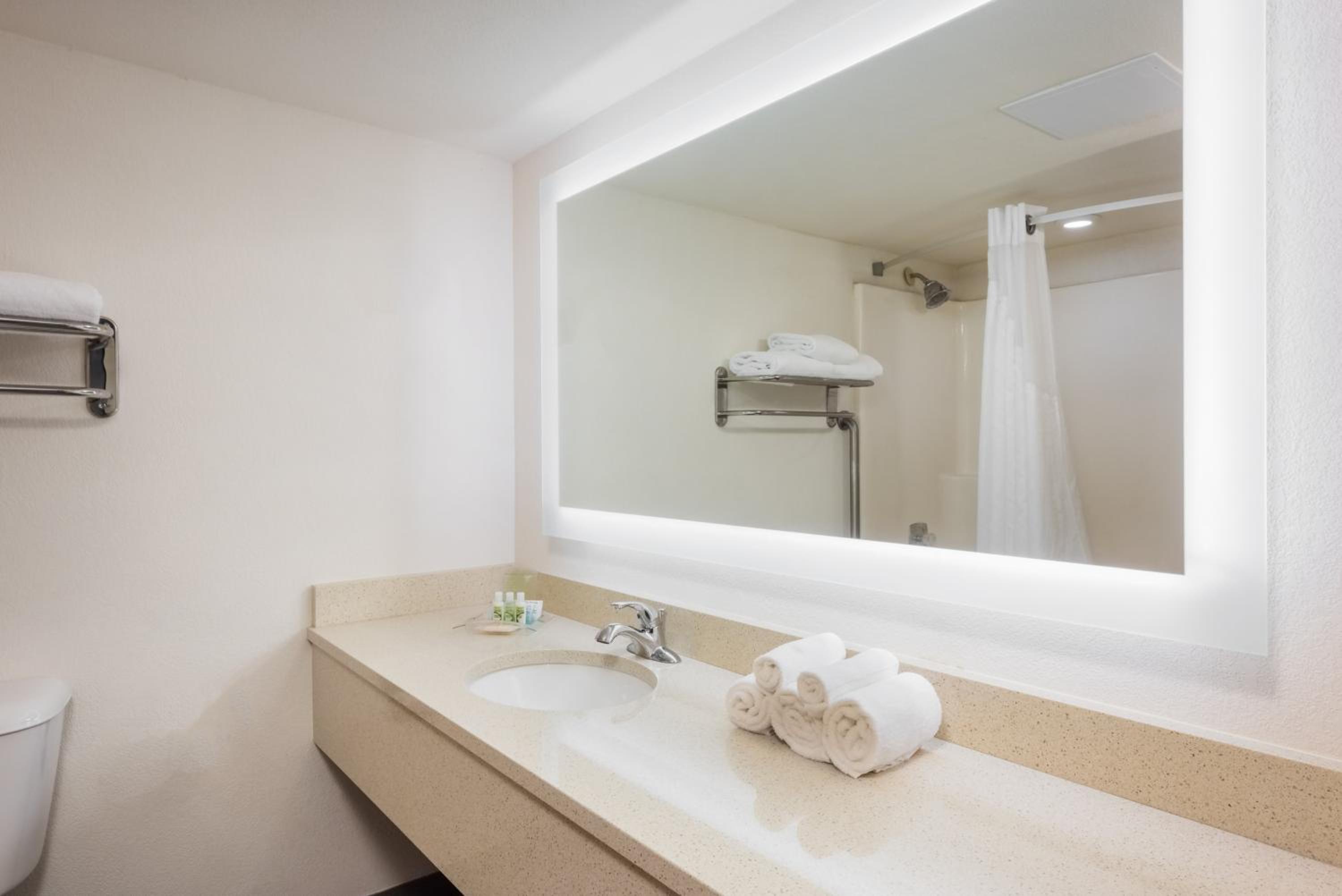Standard King Room - Photo 2
