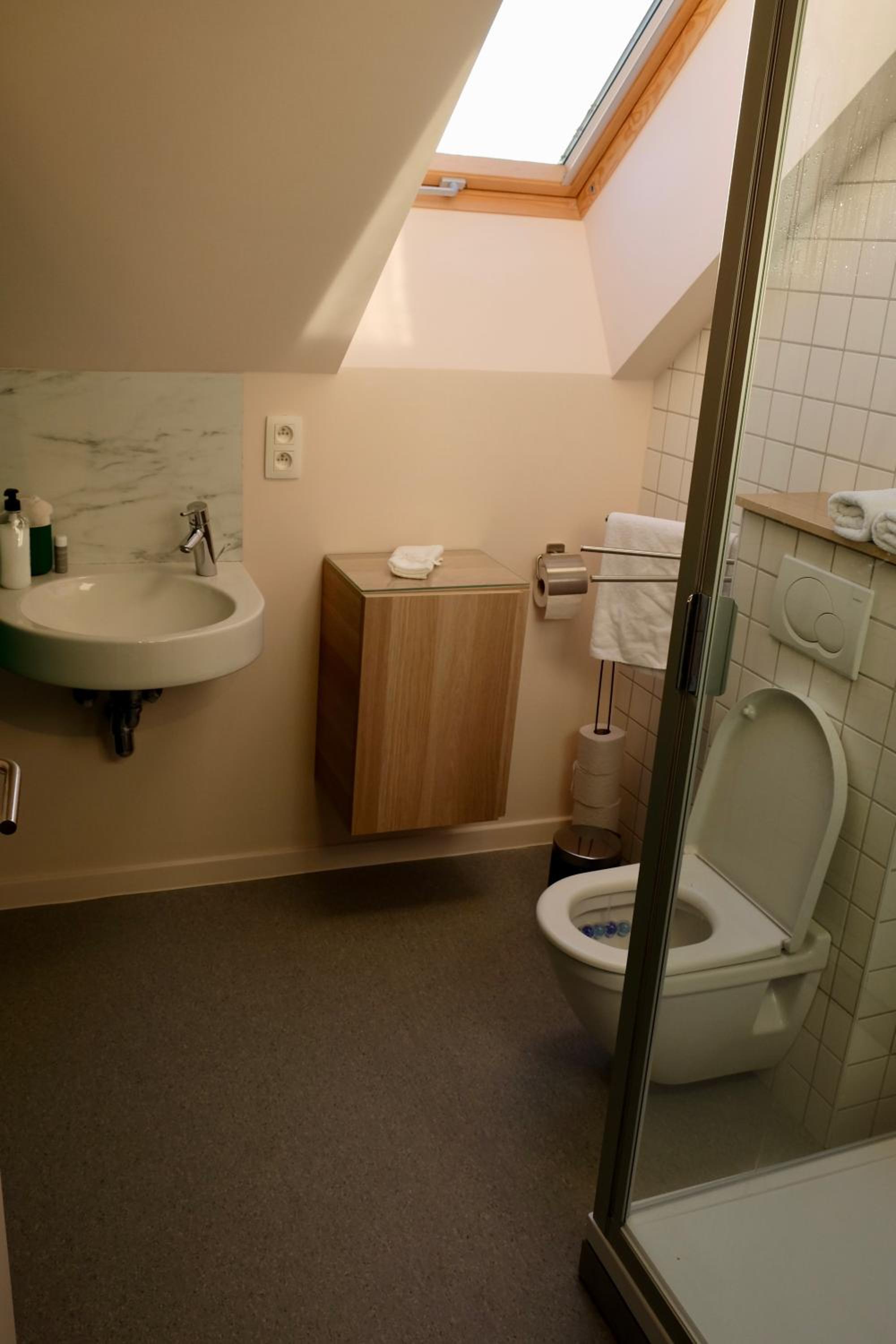 Two-Bedroom Superior Apartment - Photo 3