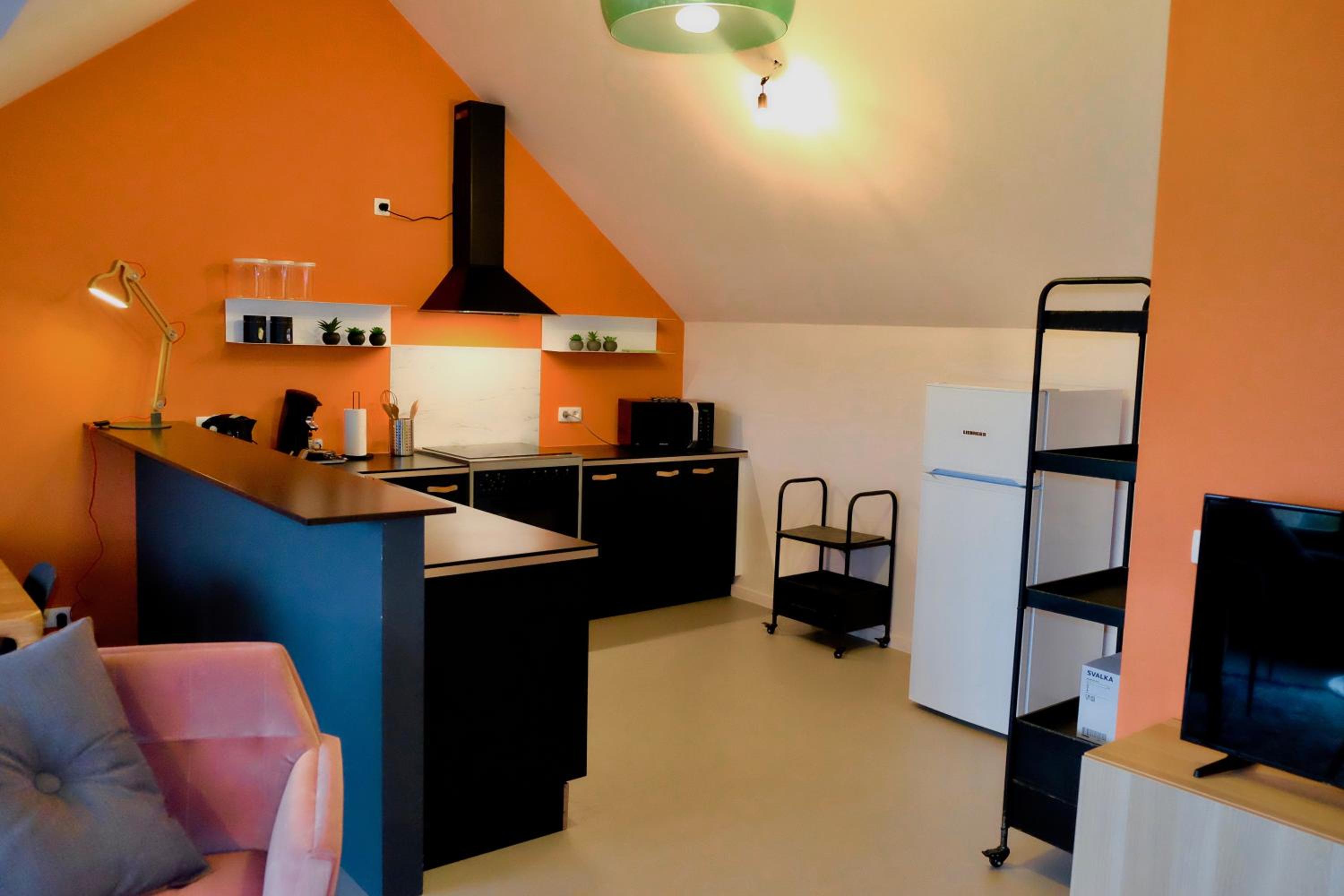 Two-Bedroom Superior Apartment - Photo 11