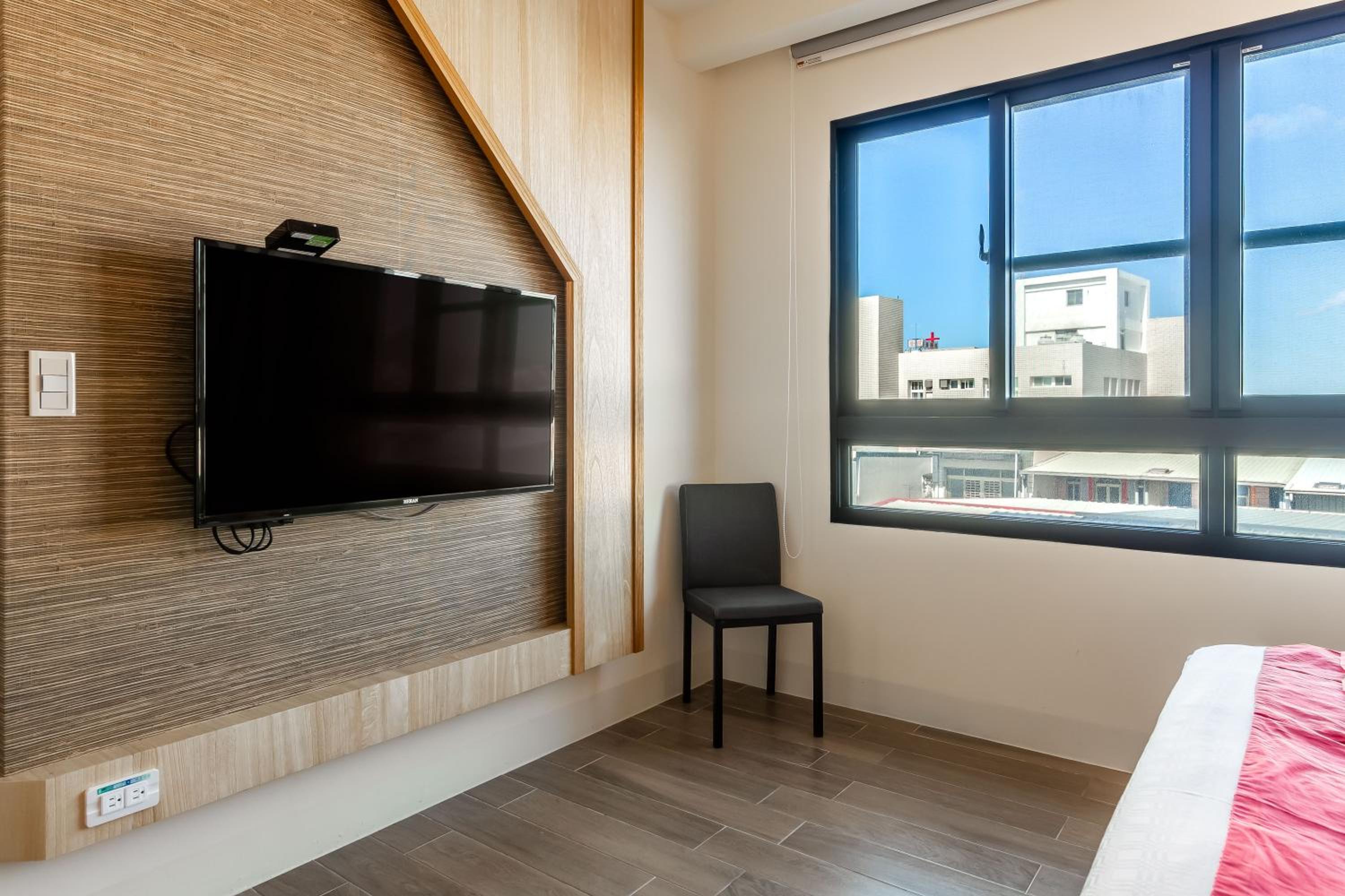 Standard Double Room with Balcony - Photo 4
