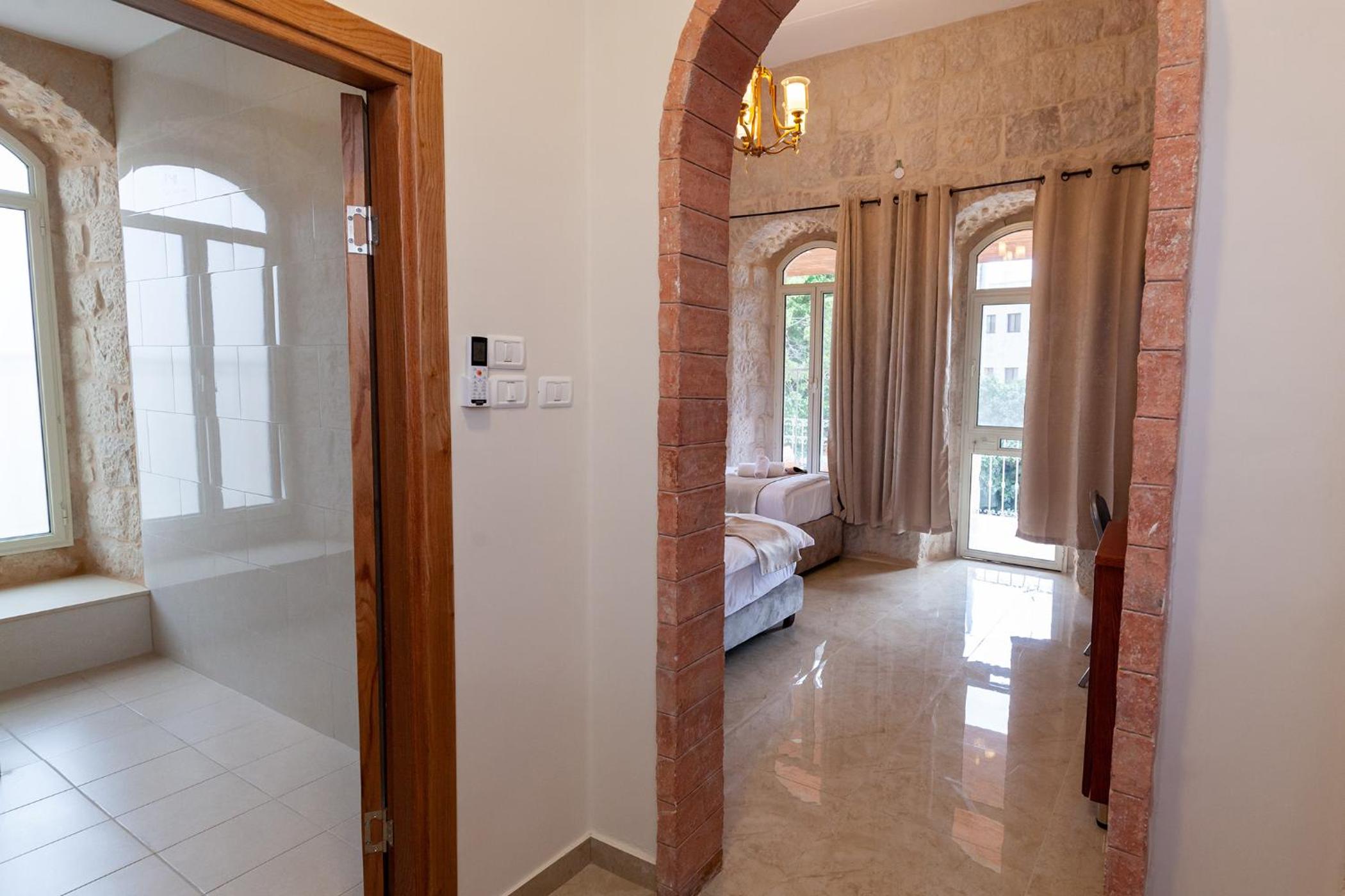 Family Room with Balcony (1 Double Bed + 1 Single Bed) photo 1