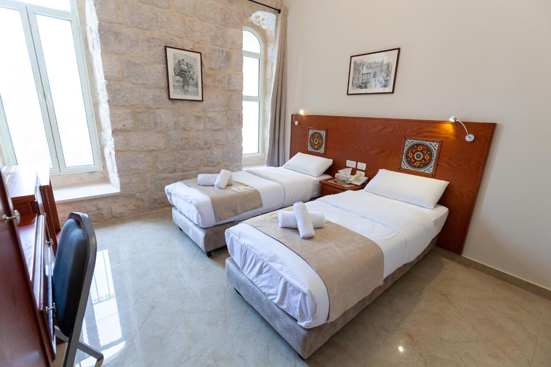 Standard Twin Room - Photo 14