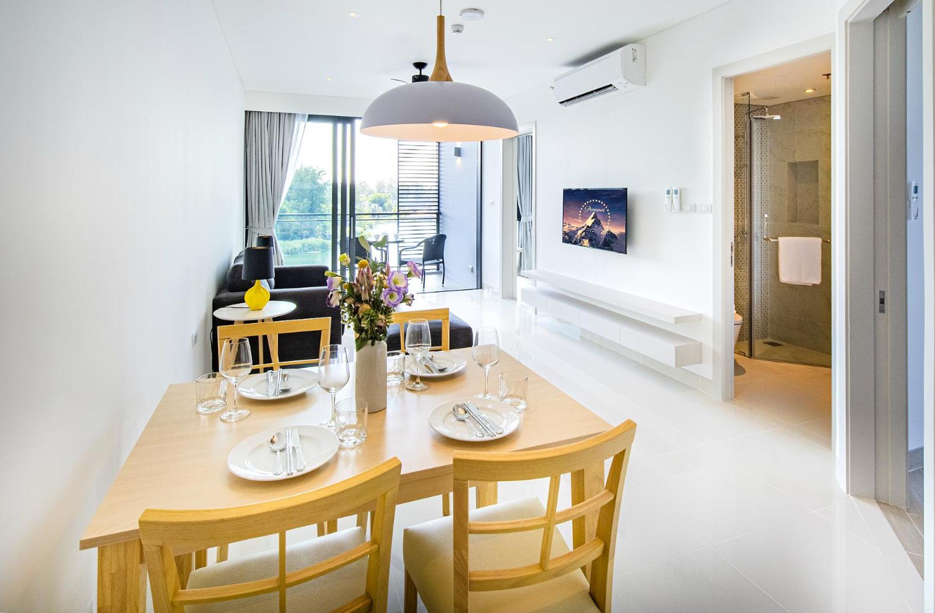 Apartment With Lake View