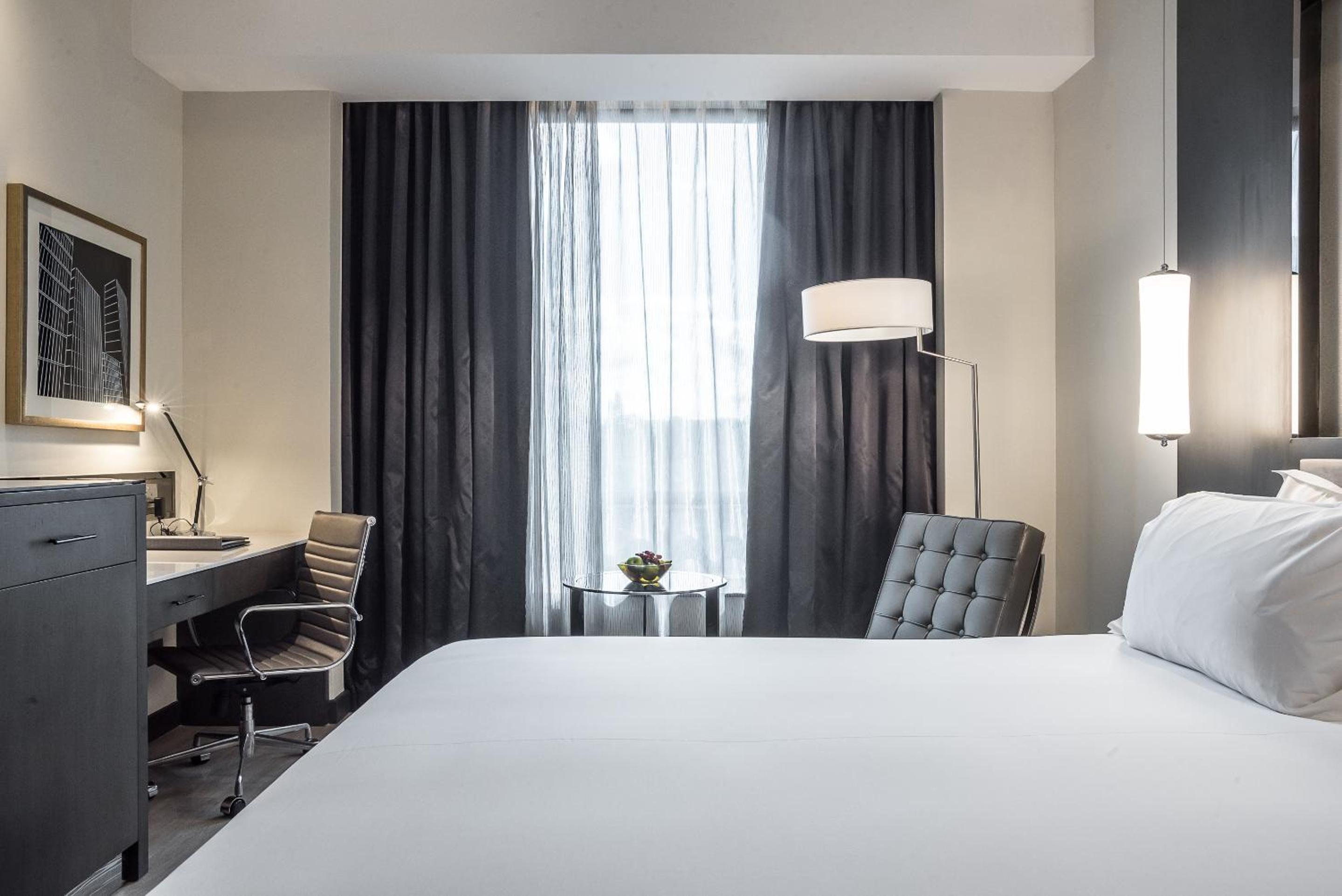 Deluxe King Room - Photo 3