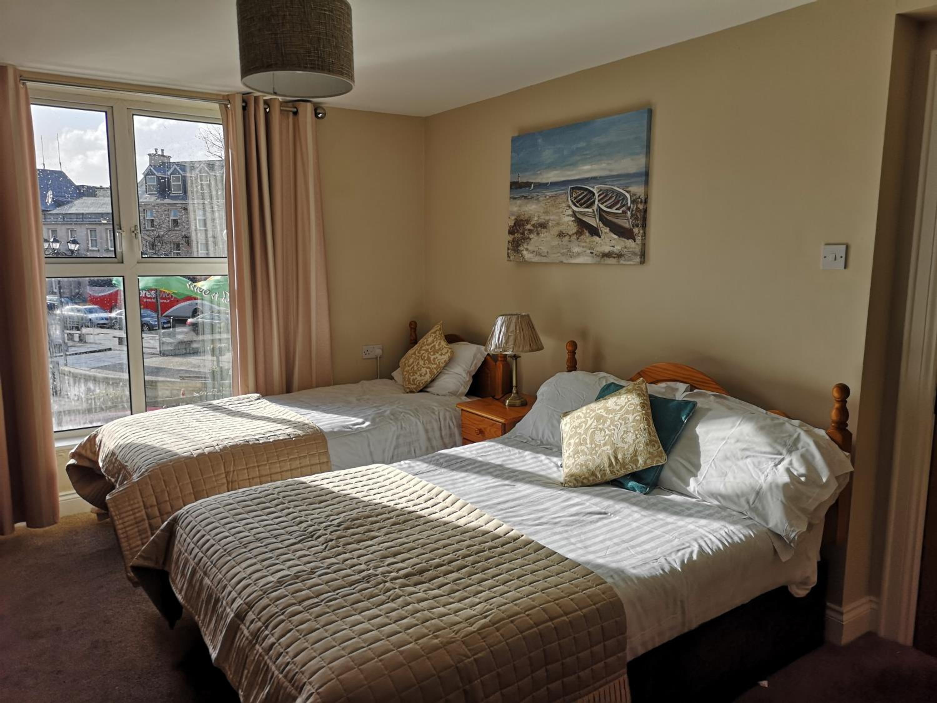 Double Room with Private Bathroom - Photo 3