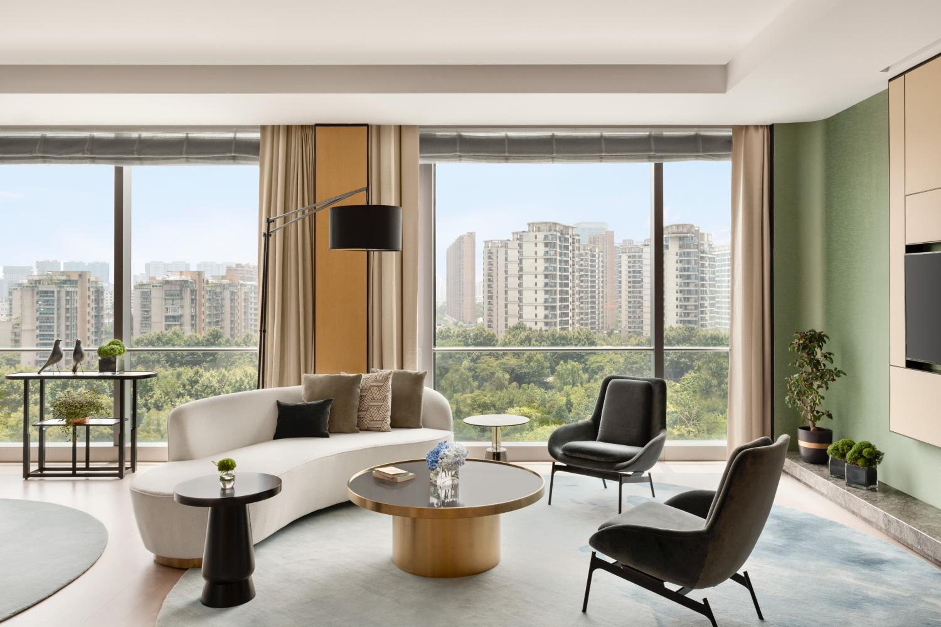 Executive Suite - Photo 7