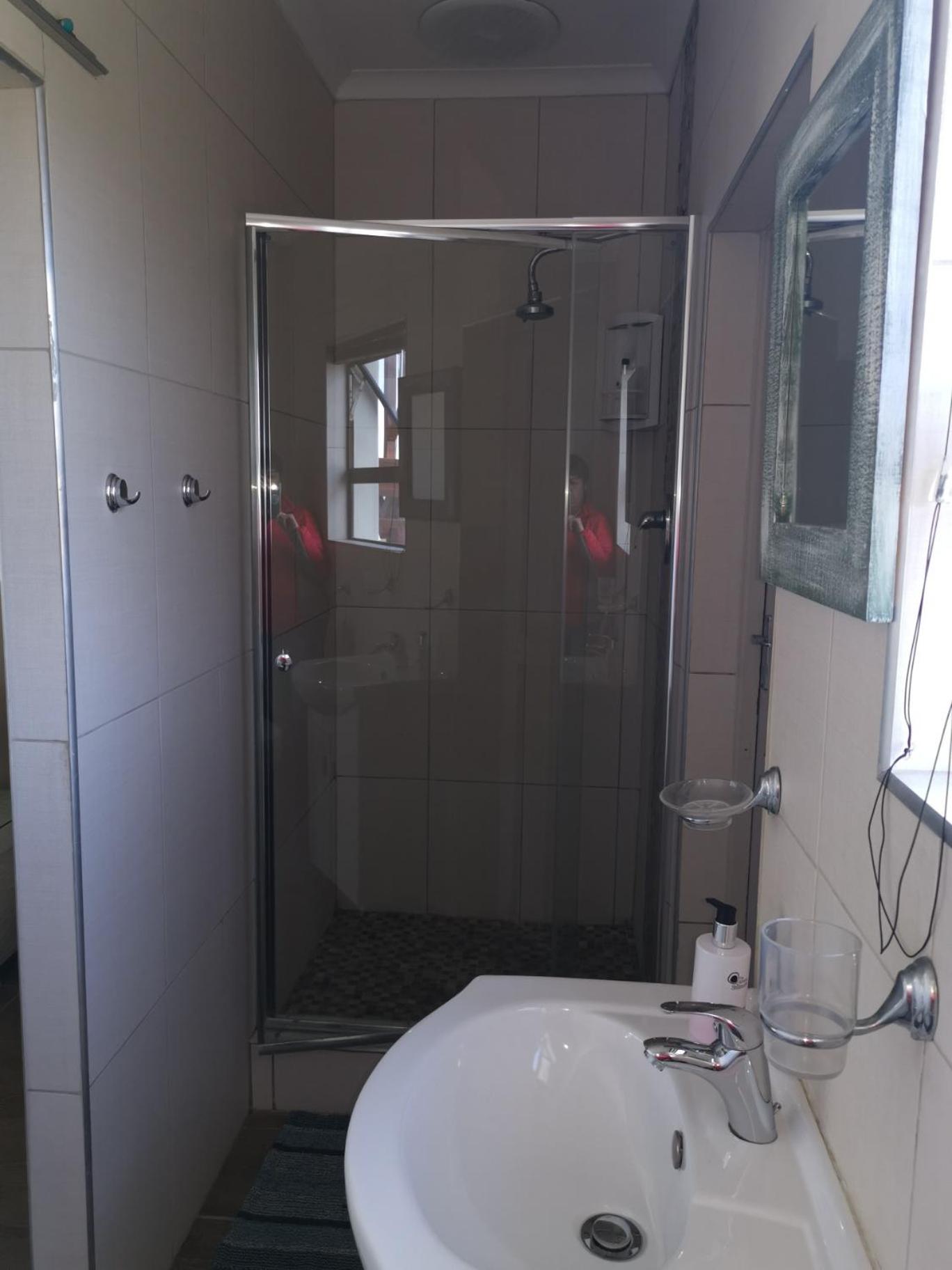 Budget Double Room - Photo 3