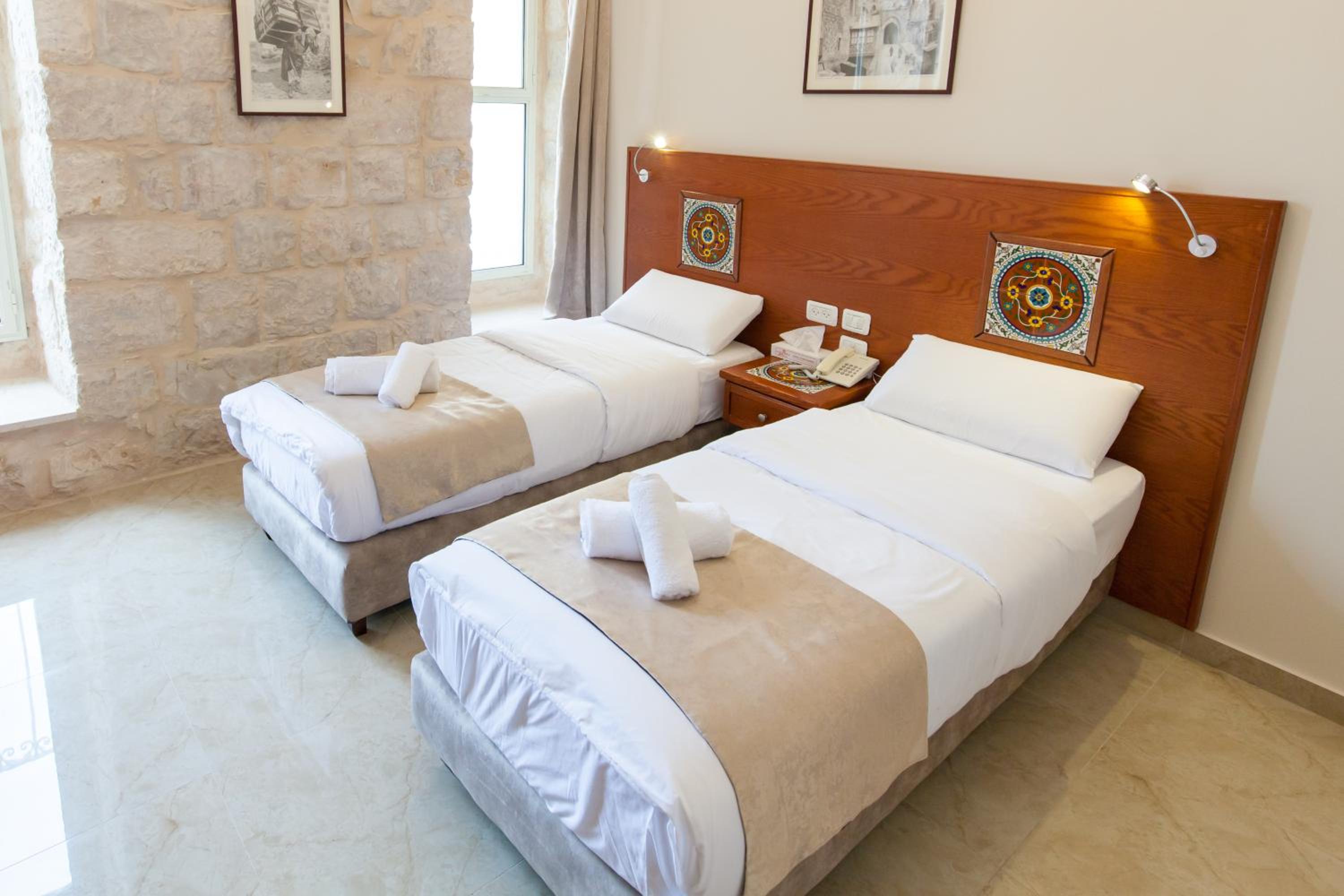 Standard Twin Room - Photo 16