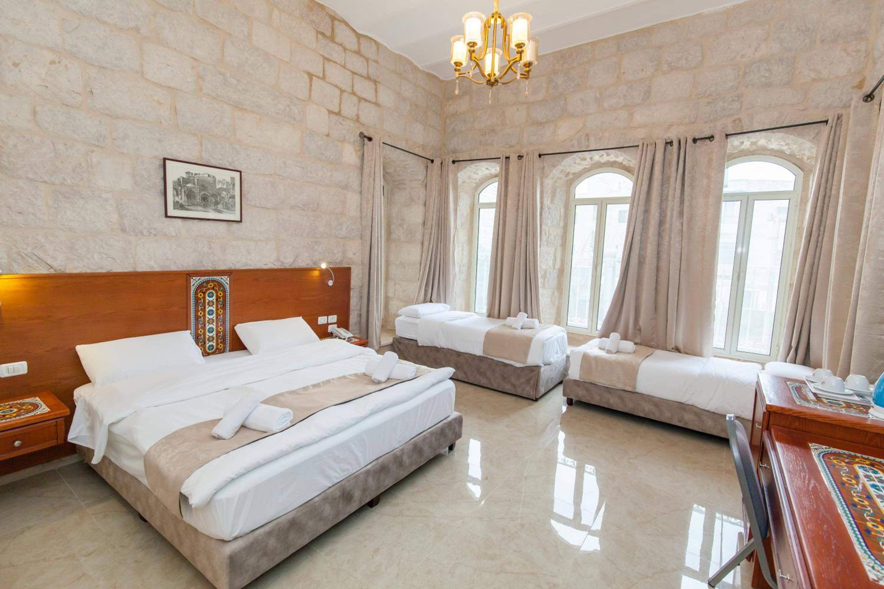 Family Room (1 Double Bed + 3 Single Beds) photo 1