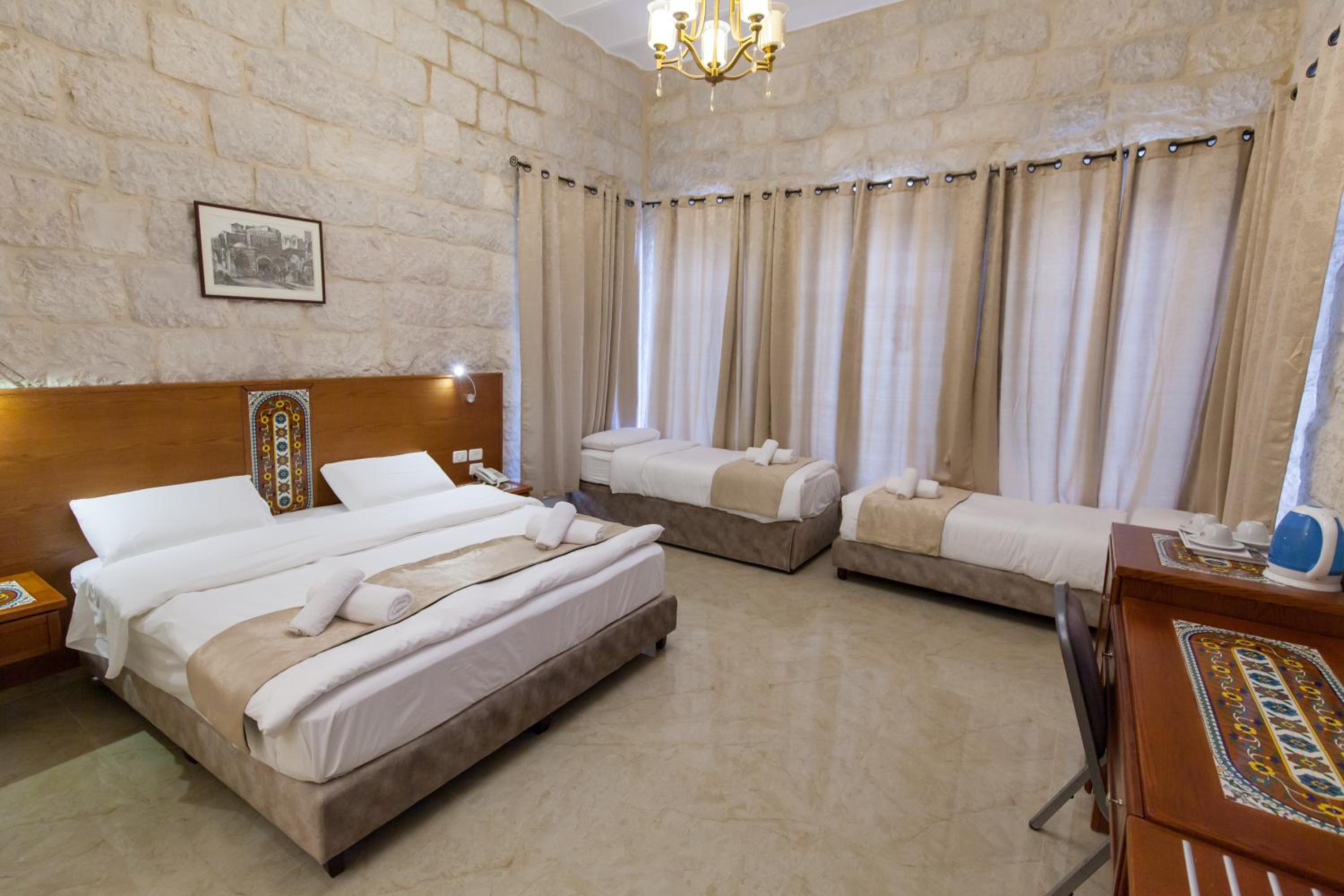 Family Room with Balcony (1 Double Bed + 1 Single Bed) photo 2
