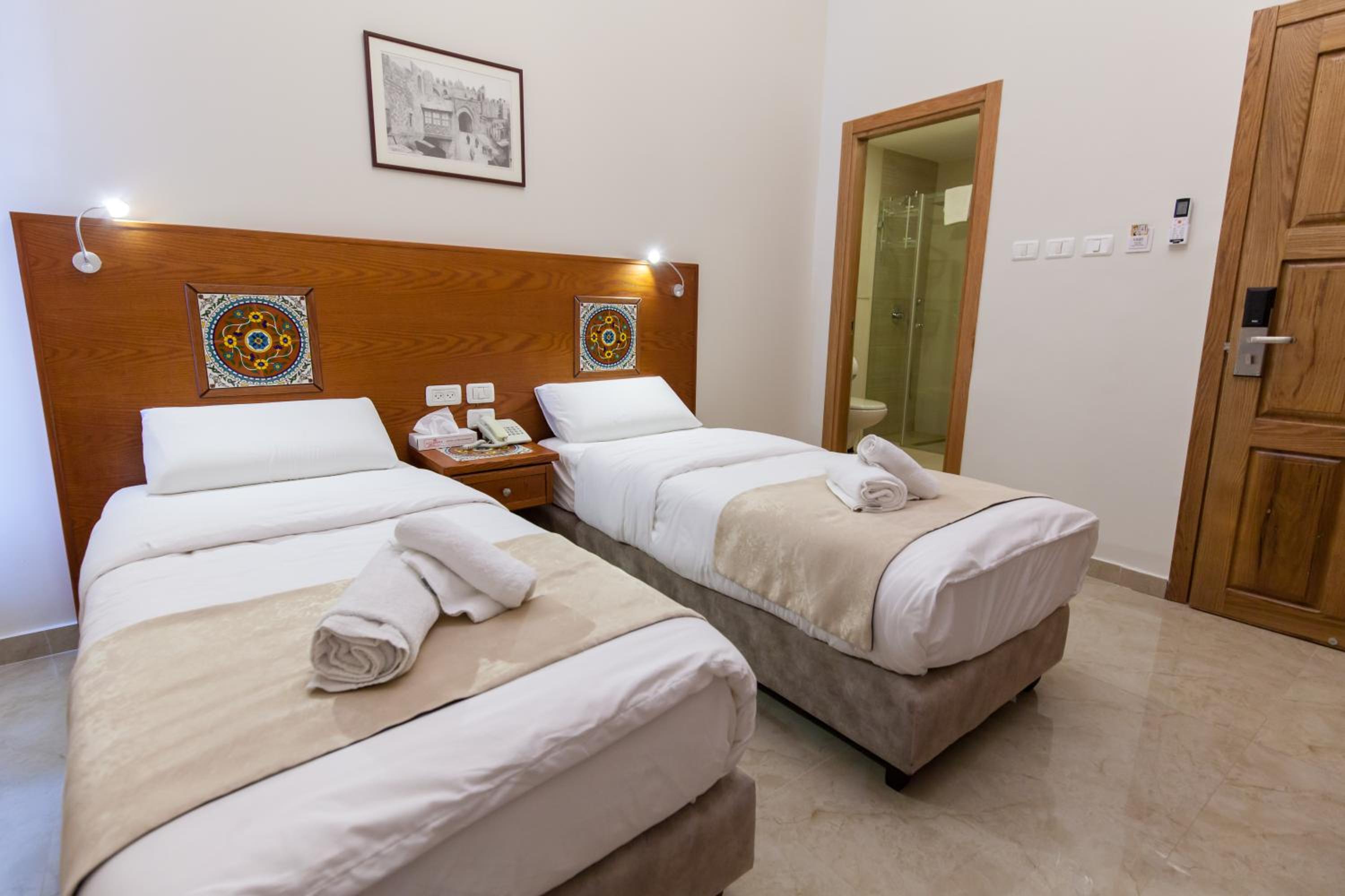 Standard Twin Room - Photo 6