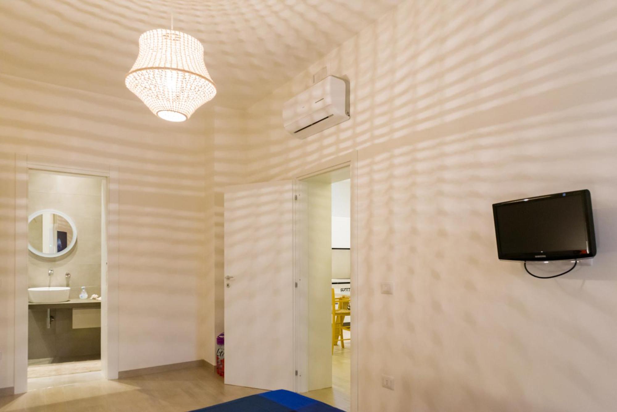 Two-Bedroom Apartment - Photo 9