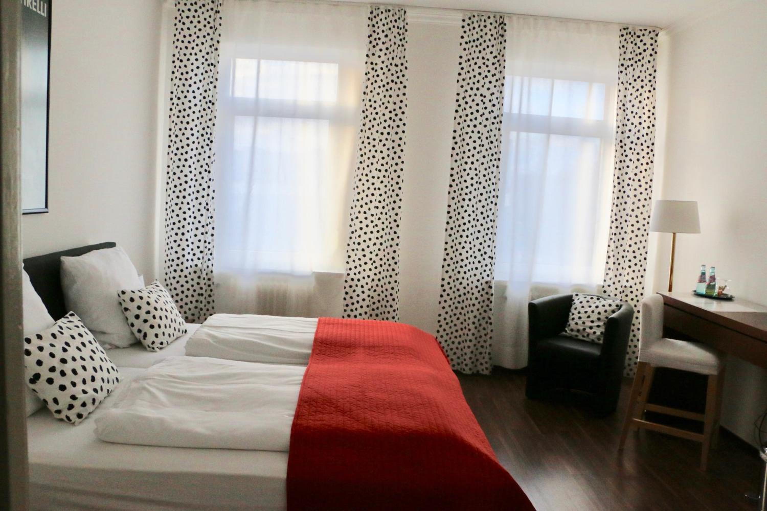 Double Room - Photo 8