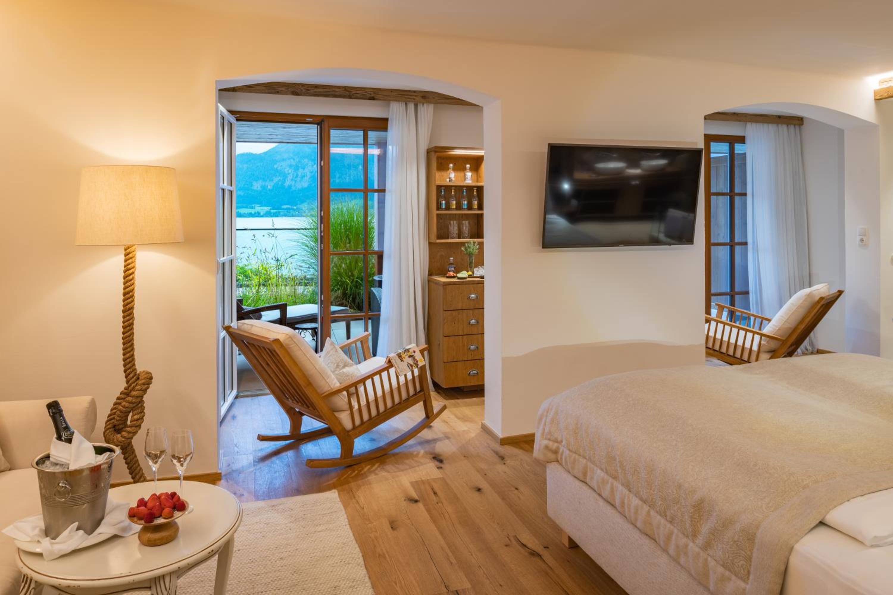 Deluxe Junior Suite photo 2