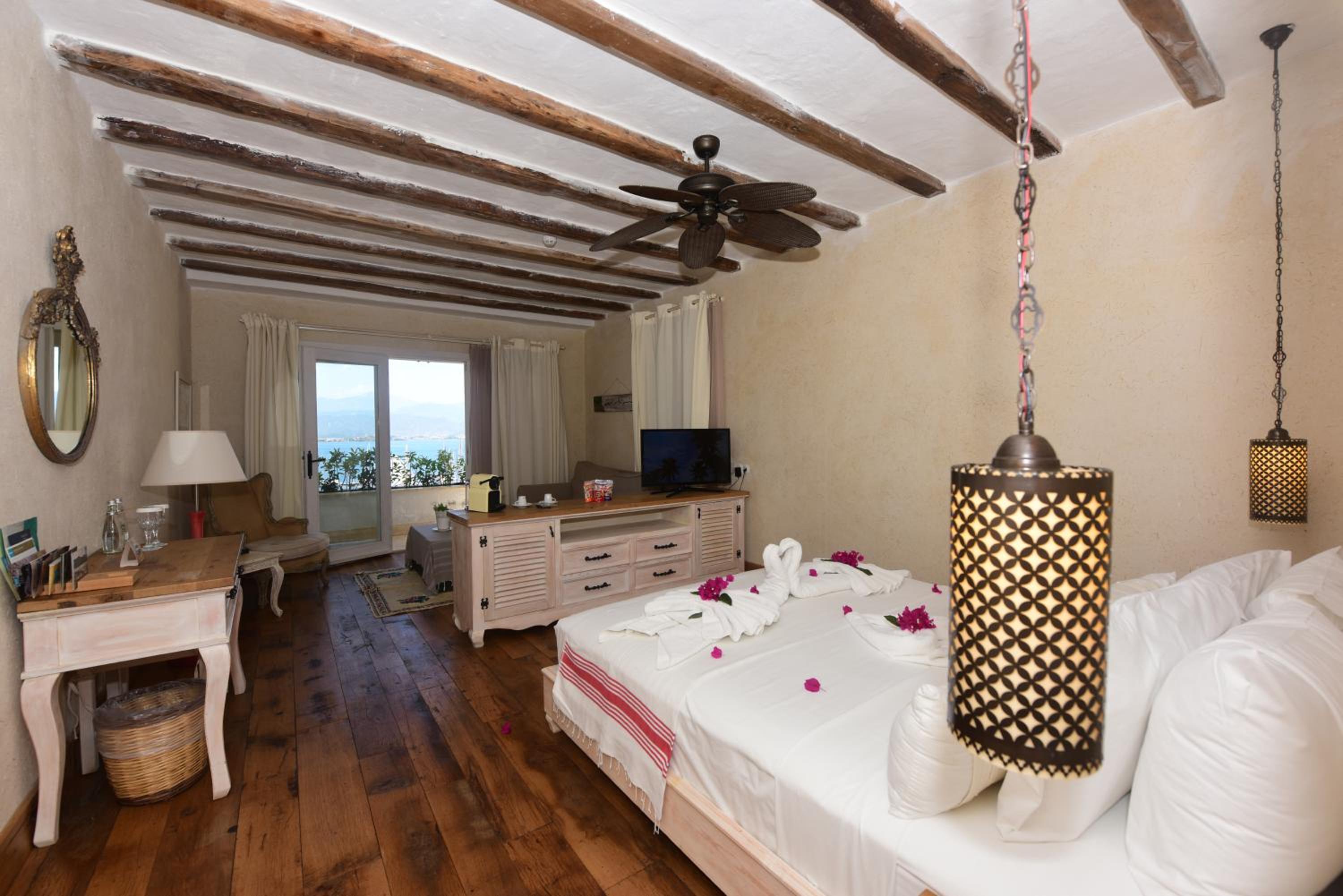 Queen Suite Sea View with Jacuzzi