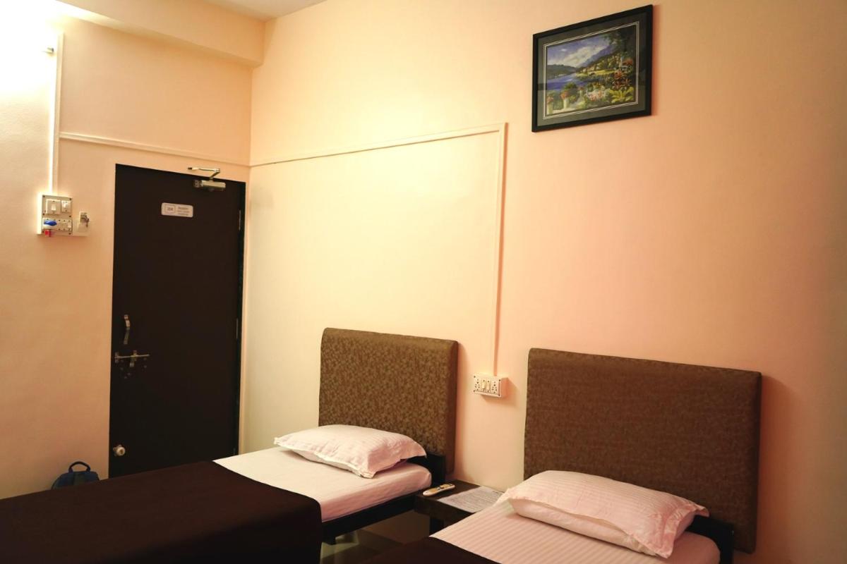 Standard Twin Room - Photo 2