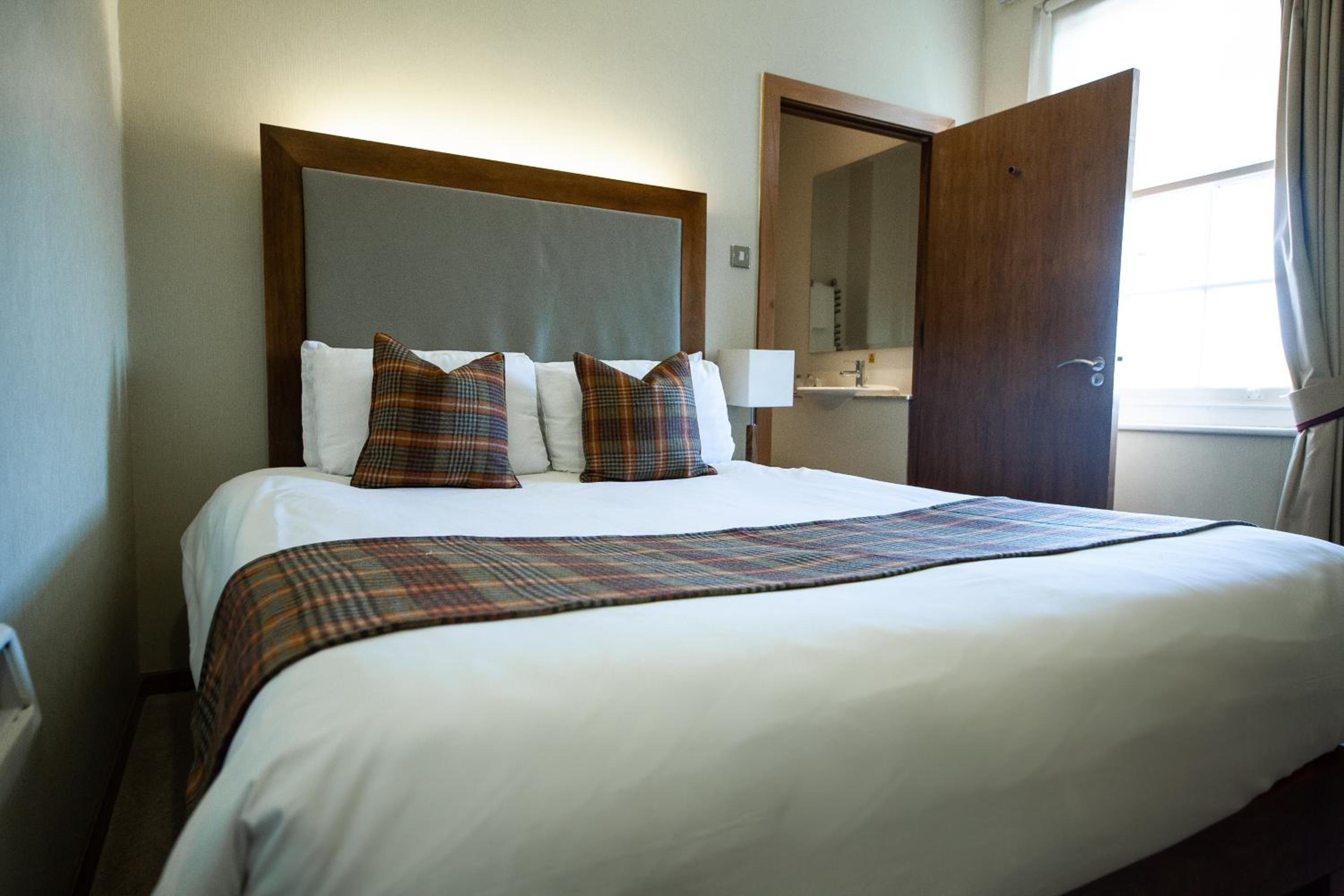 Double Room - Photo 11