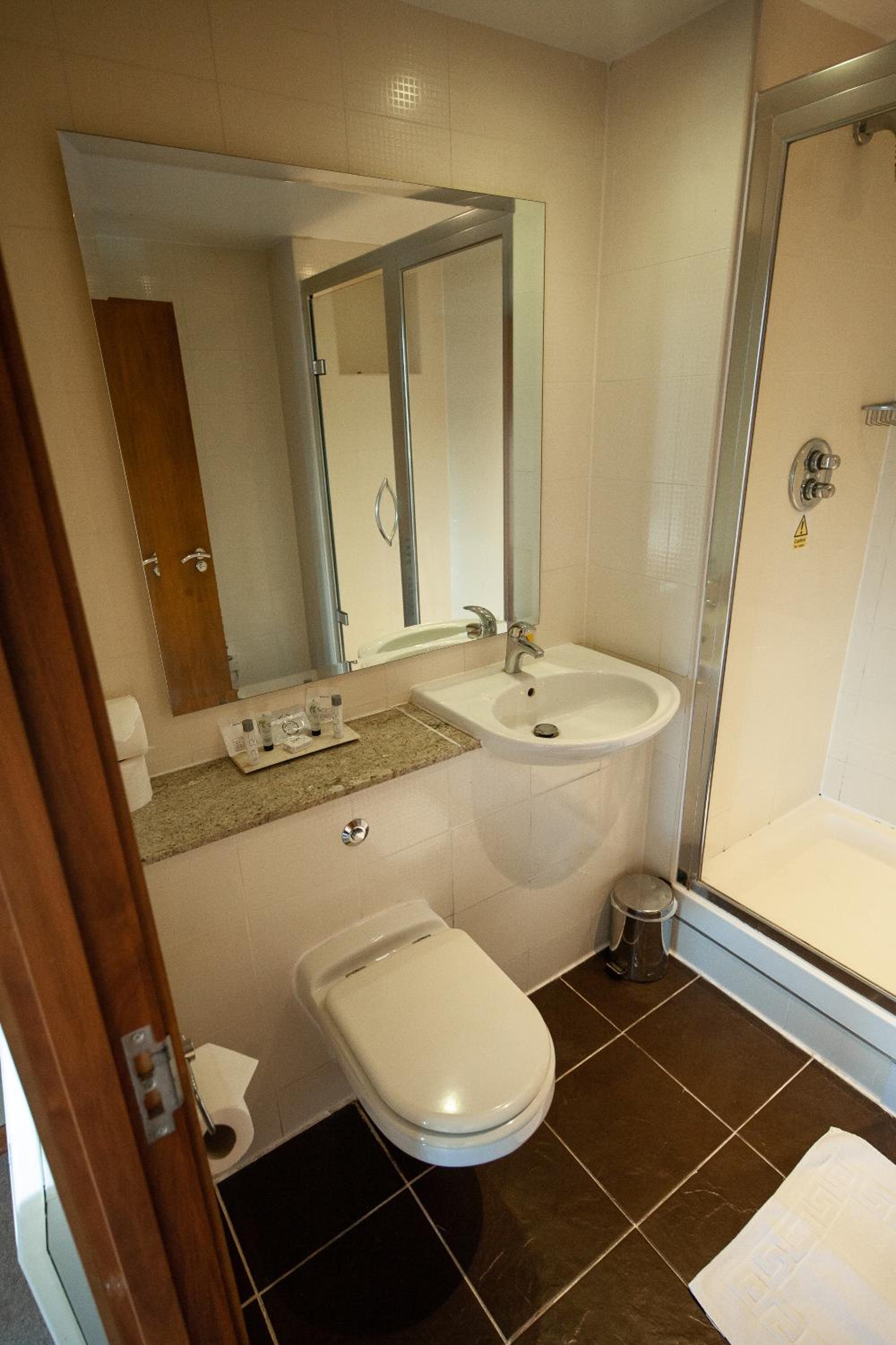 Double Room - Photo 16